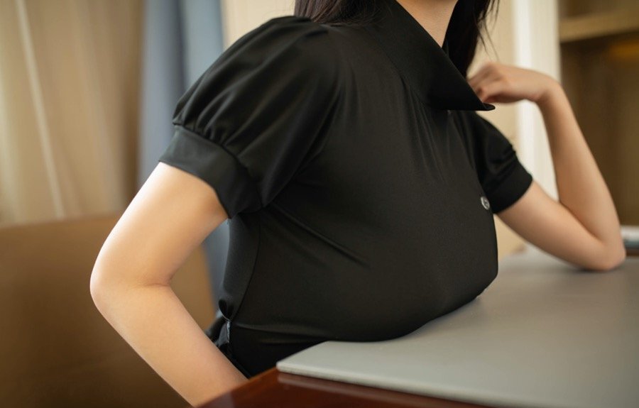 秀人尤物安然Maleah黑丝制服诱惑，少妇风情风骚入骨