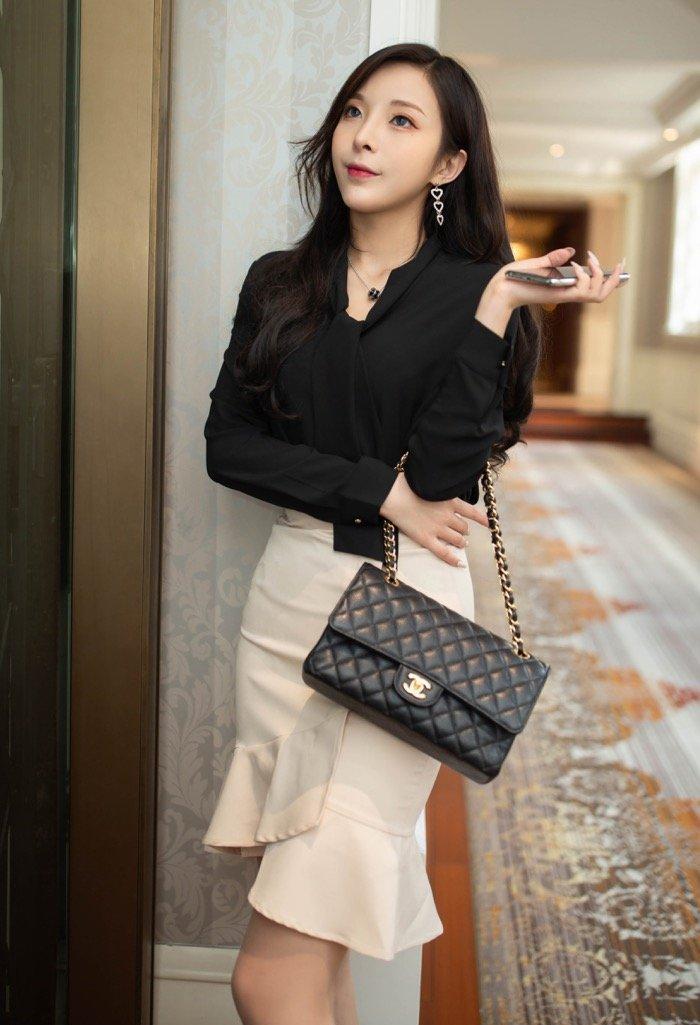 【续集】丝袜尤物陈小喵职场诱惑，荣升副总登门报恩