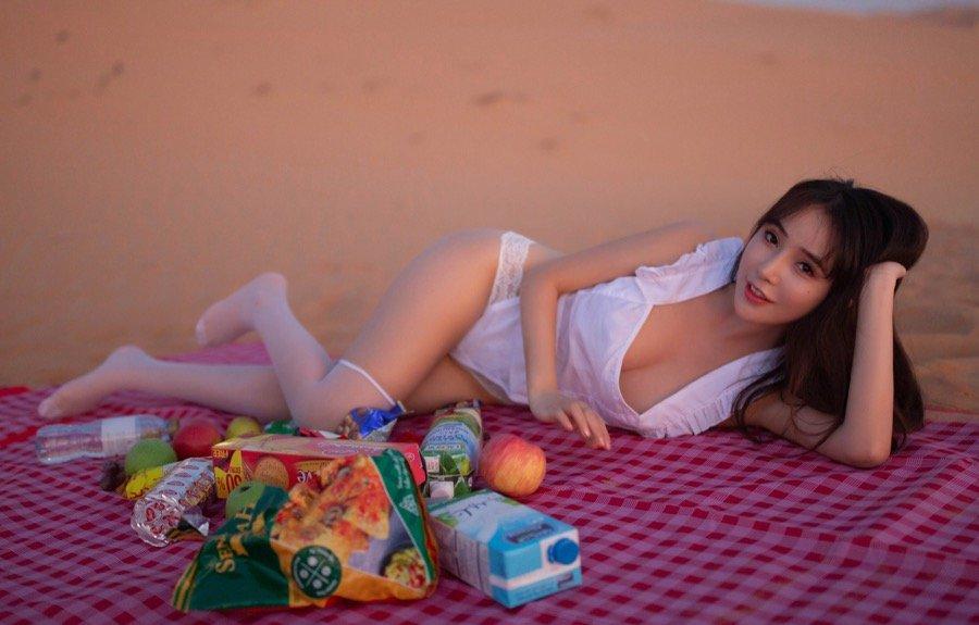 阿拉善又搞事，嫩模陶喜乐沙漠露出好刺激！