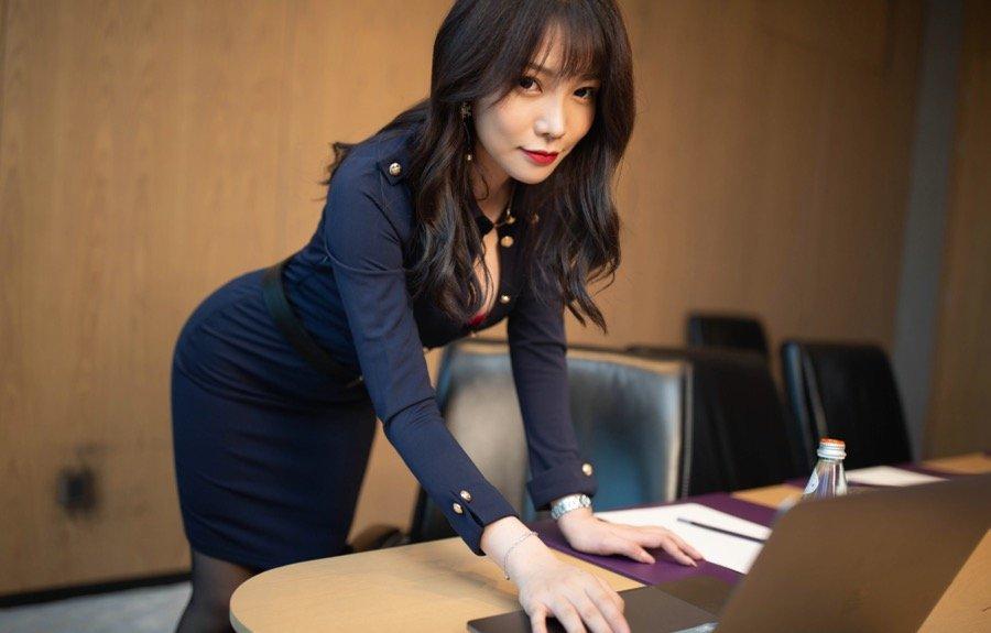 被驯服的秘书 芝芝Booty满足你对潜规则的幻想