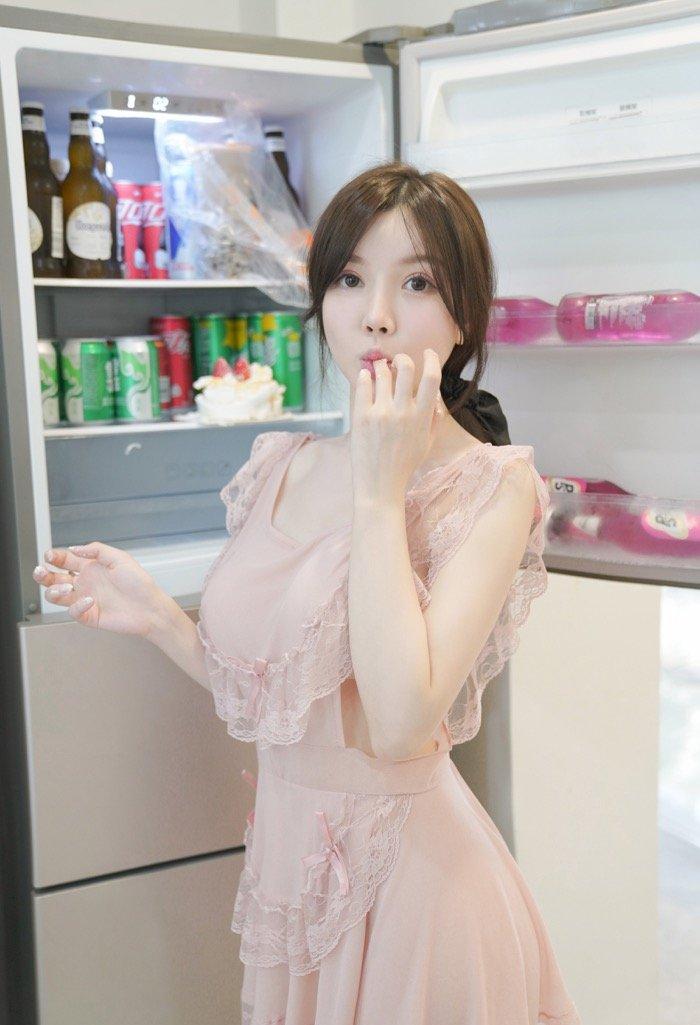 被调教成了美厨娘，私人玩物糯美子乖巧性感直男福利