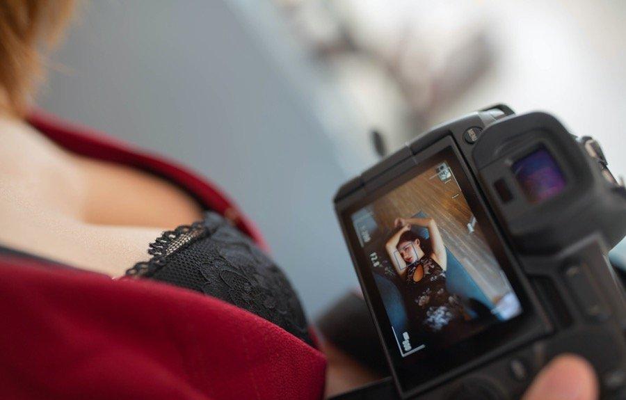 两大女神绝美合体 陆萱萱联手阿朱上演极致黑丝魅惑