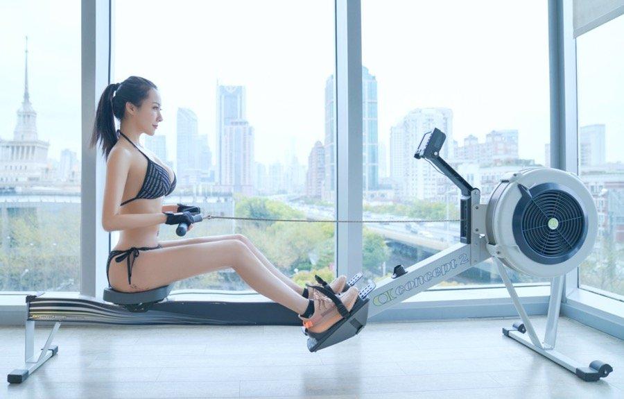 艳遇圣地健身房，美胸御姐果儿Victoria香汗淋漓娇喘连连