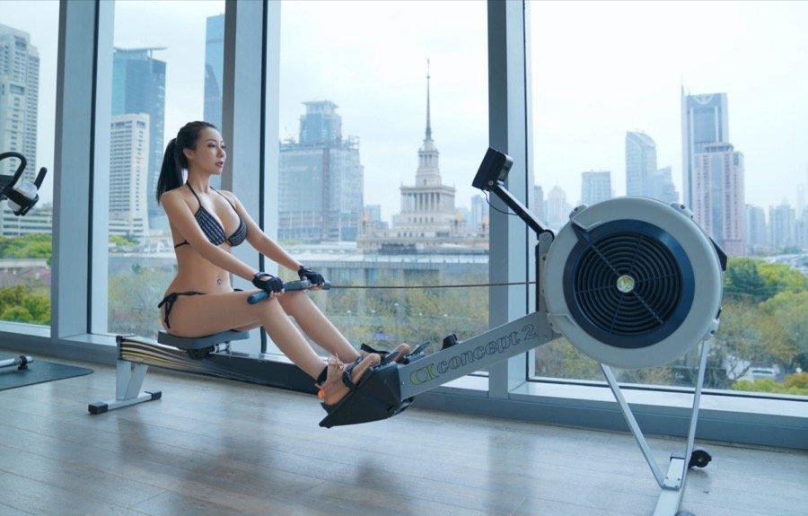 艳遇圣地健身房，美胸御姐果儿Victoria香汗淋漓娇喘连连