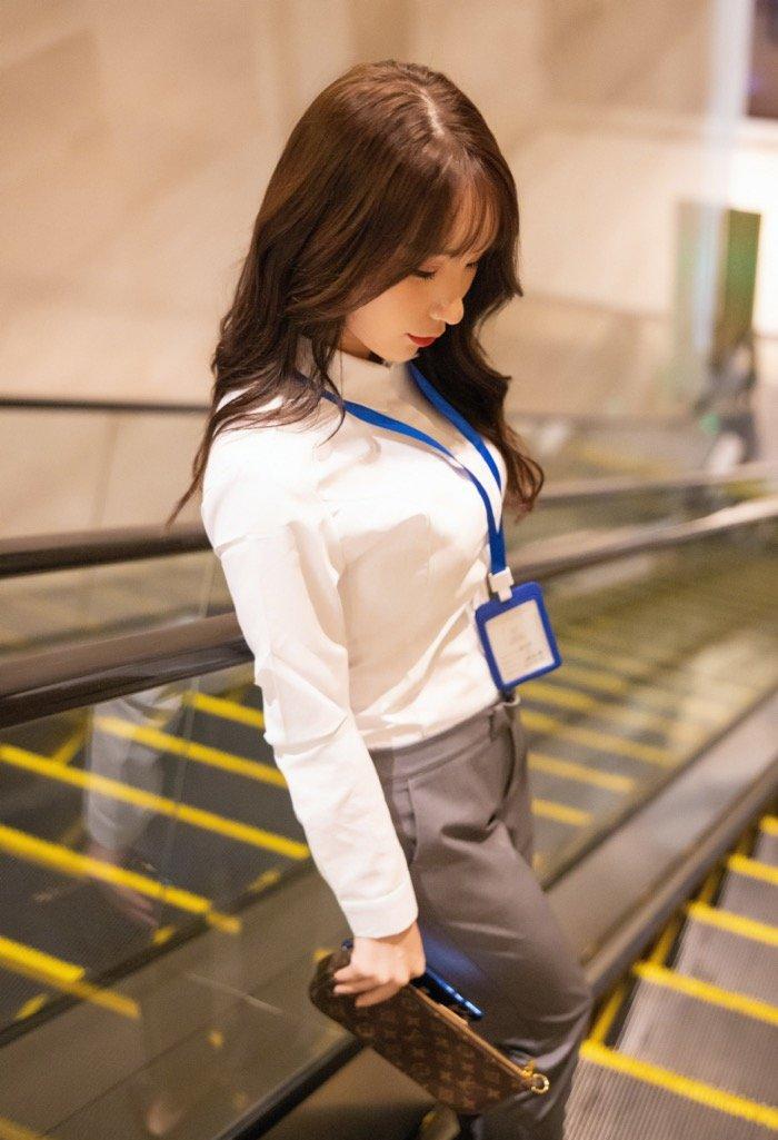 性感女神周于希剧情写真 演绎老板与秘书的故事