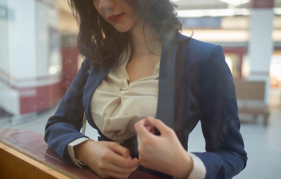 性感名模阿朱私密套图 地铁脱衣疯狂自摸