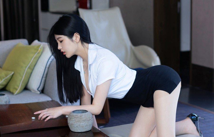 巨无霸美眉娜露Selena，一对雪乳要逆天