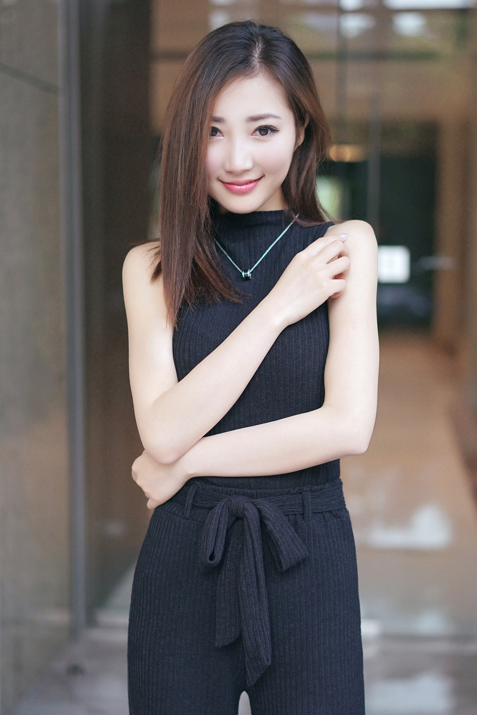 嫩模女神尤美Yumi居家私房诱人酮体大尺度秀美乳写真30P