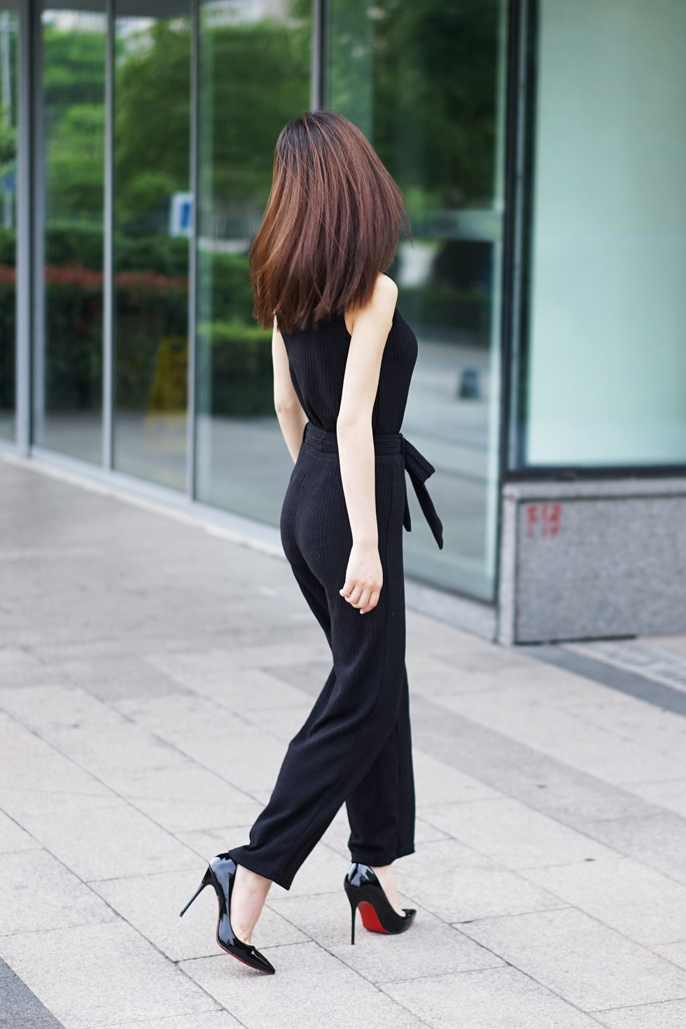 嫩模女神尤美Yumi居家私房诱人酮体大尺度秀美乳写真30P