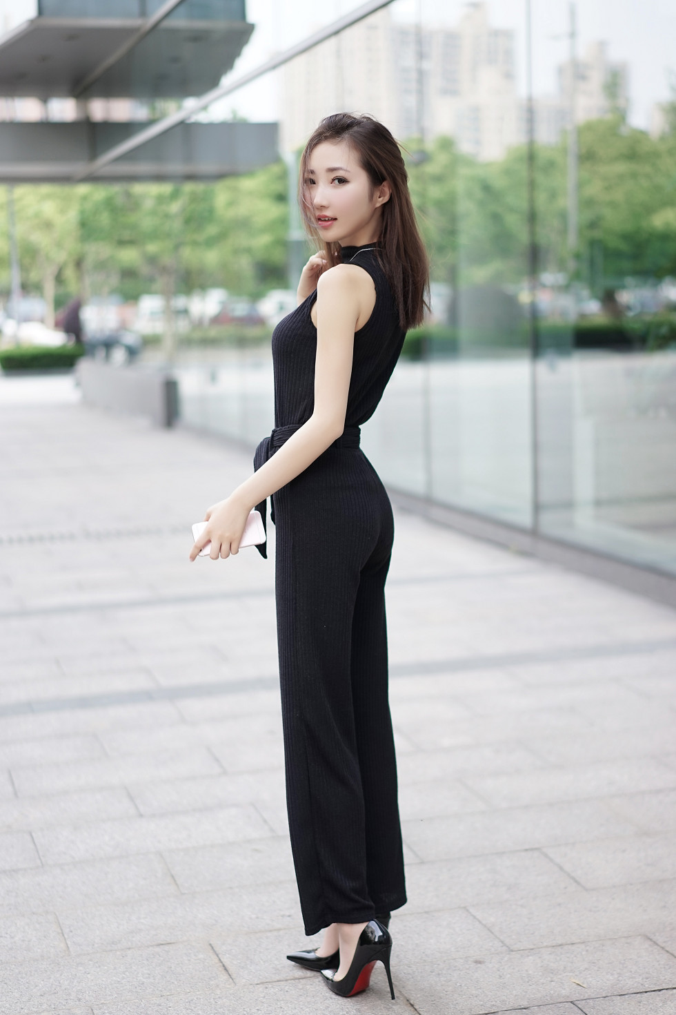 嫩模女神尤美Yumi居家私房诱人酮体大尺度秀美乳写真30P