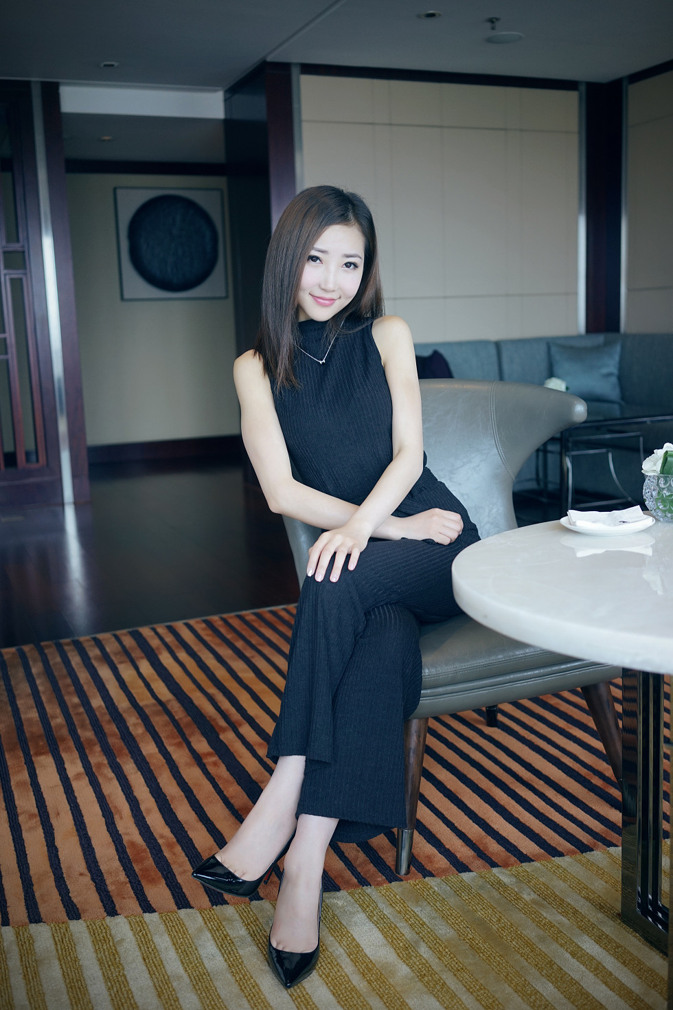 嫩模女神尤美Yumi居家私房诱人酮体大尺度秀美乳写真30P