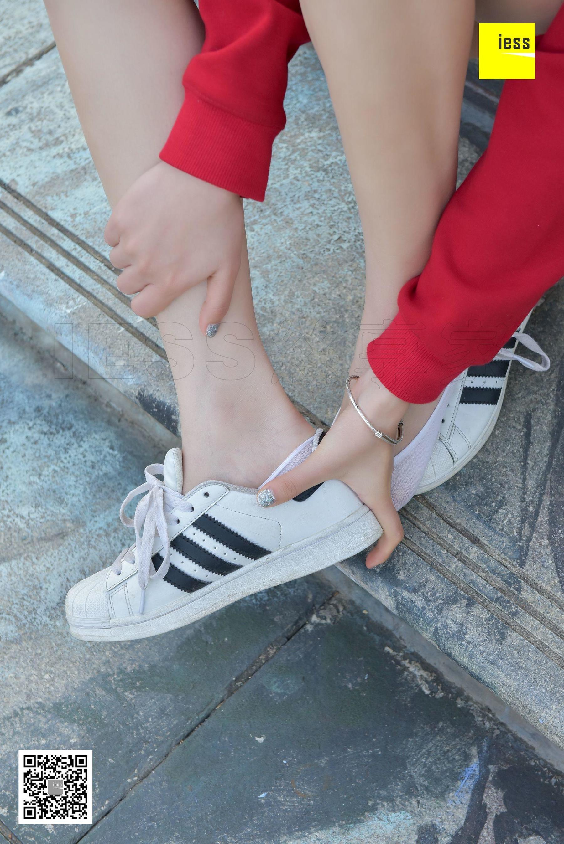 七七《卫衣与白色船袜》 [异思趣向IESS] 丝享家159 写真集