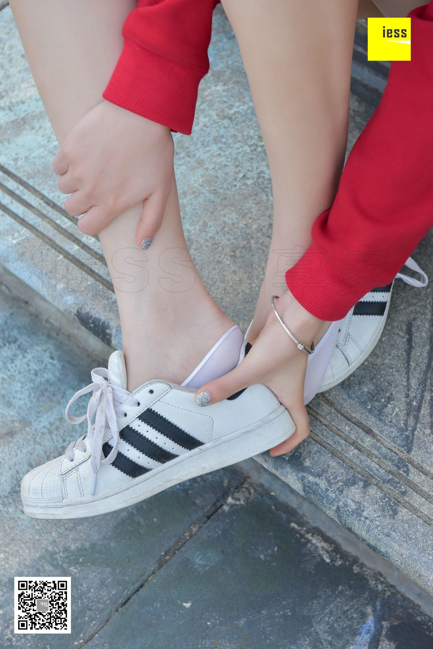 七七《卫衣与白色船袜》 [异思趣向IESS] 丝享家159 写真集