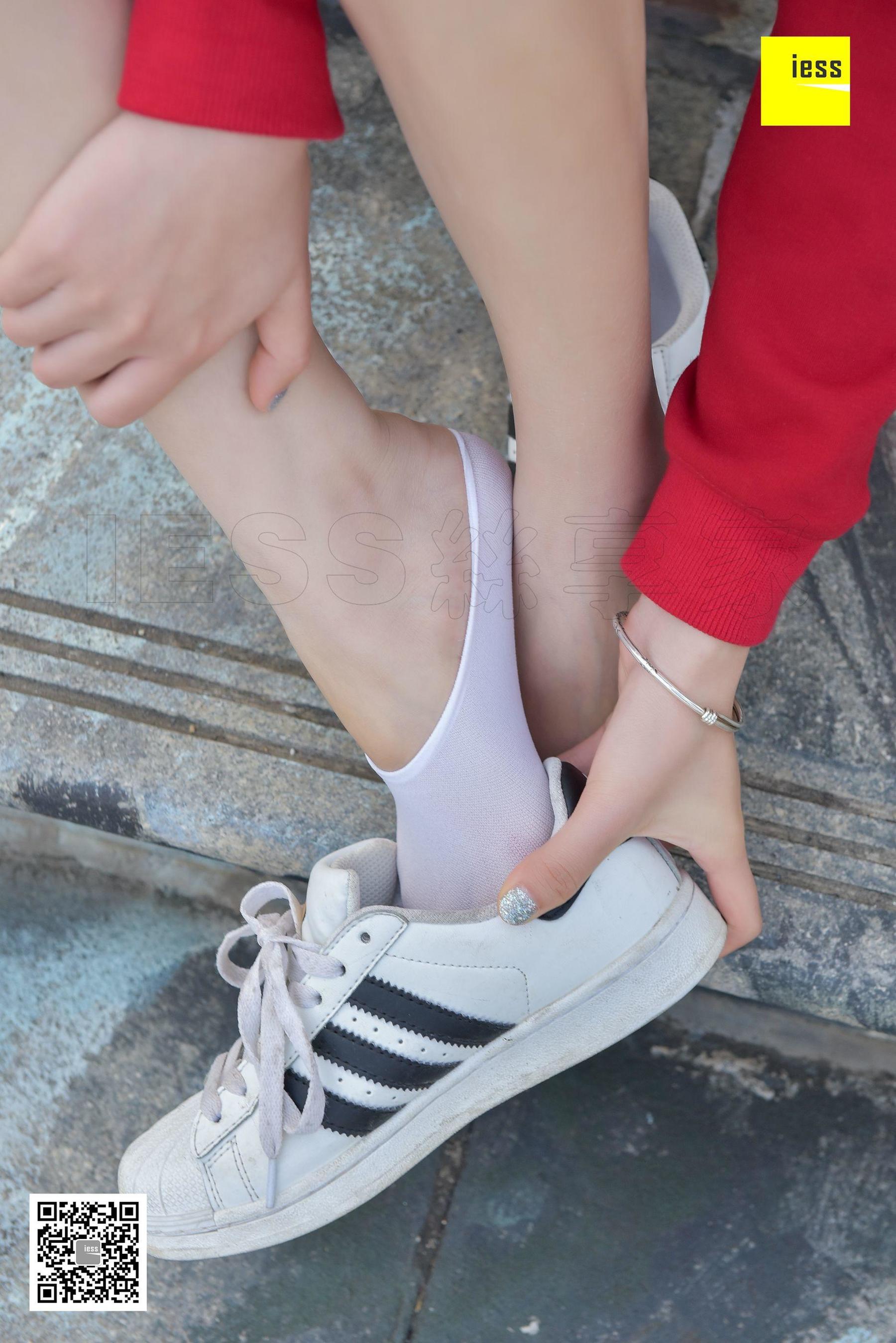 七七《卫衣与白色船袜》 [异思趣向IESS] 丝享家159 写真集