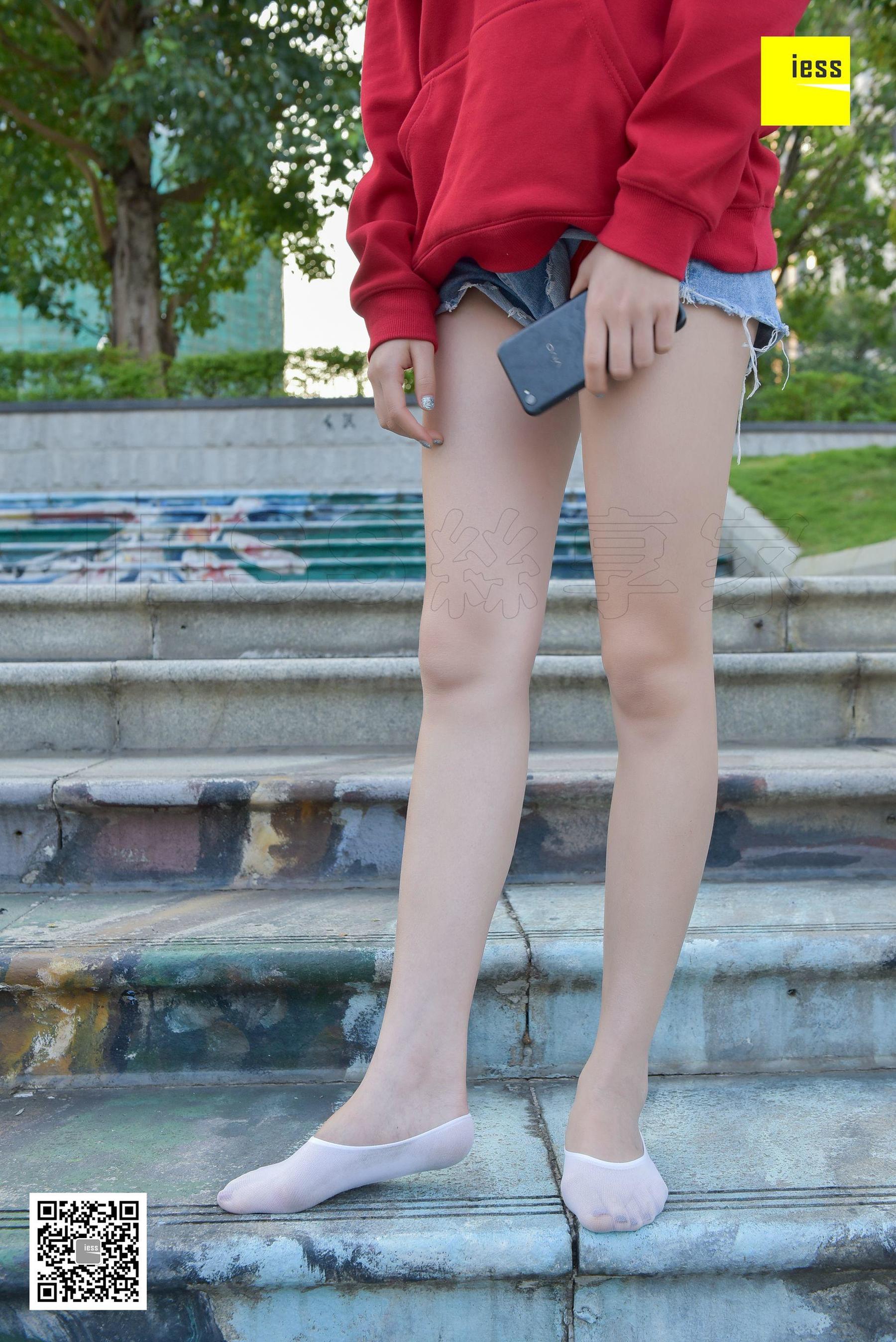 七七《卫衣与白色船袜》 [异思趣向IESS] 丝享家159 写真集