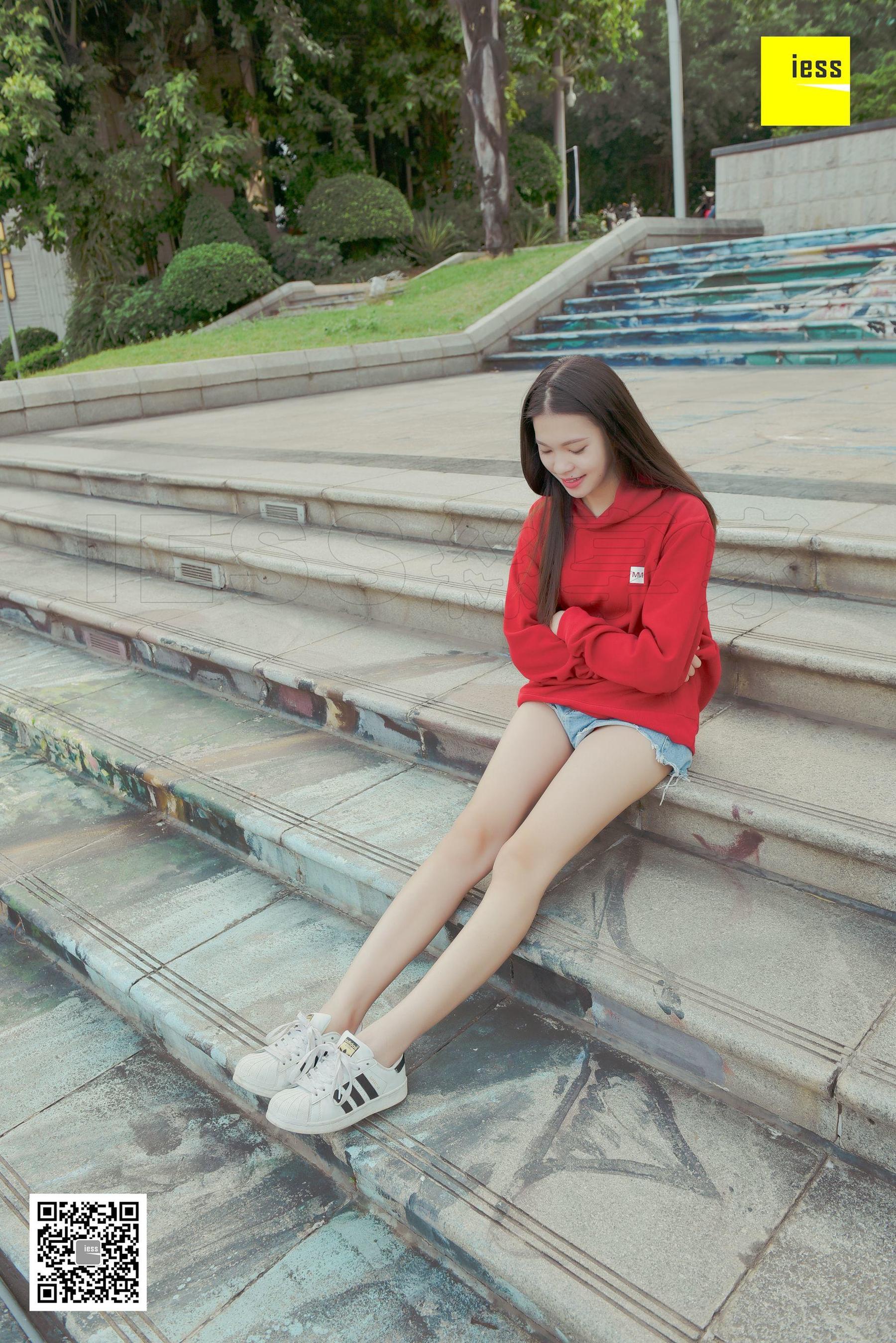 七七《卫衣与白色船袜》 [异思趣向IESS] 丝享家159 写真集