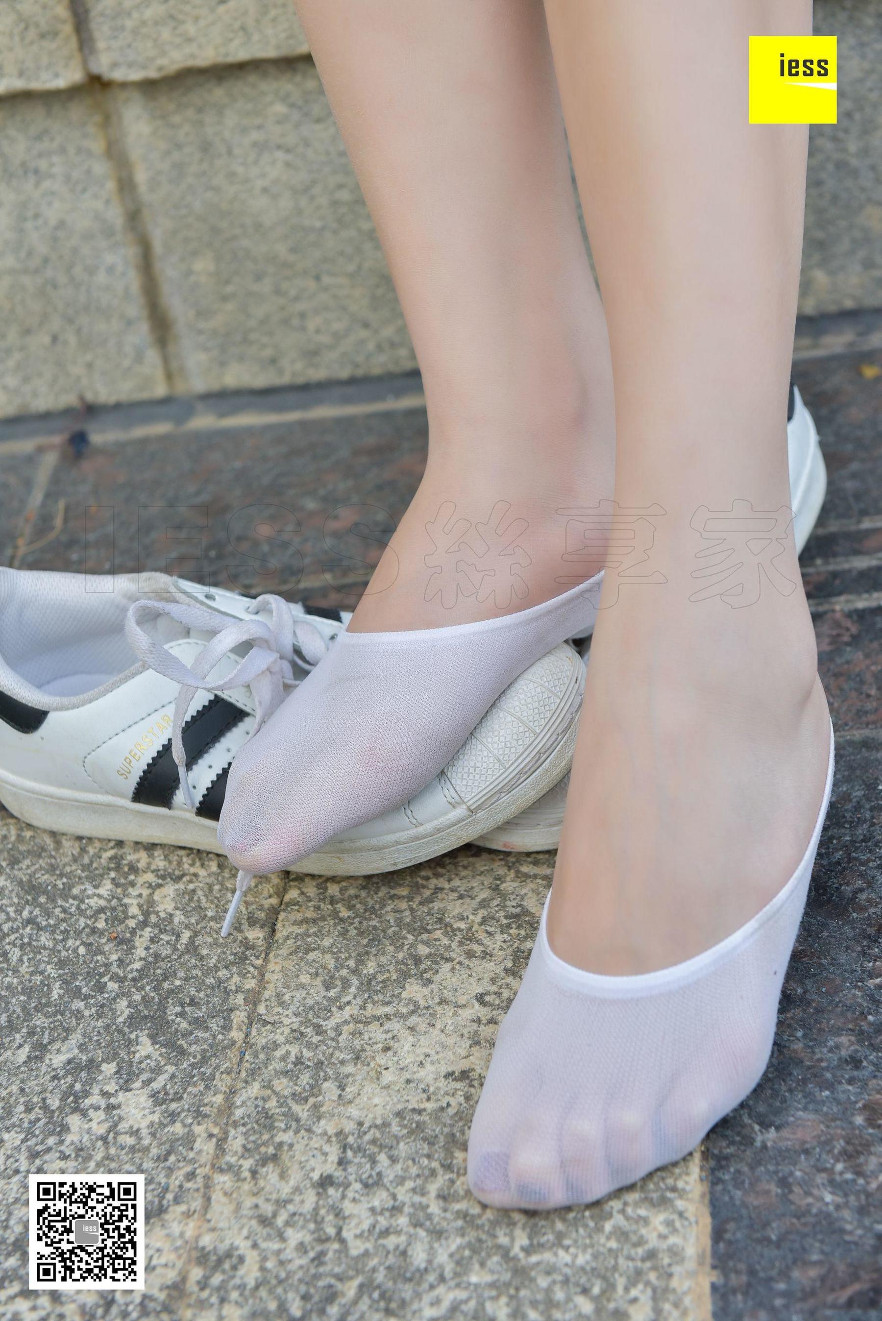 七七《卫衣与白色船袜》 [异思趣向IESS] 丝享家159 写真集