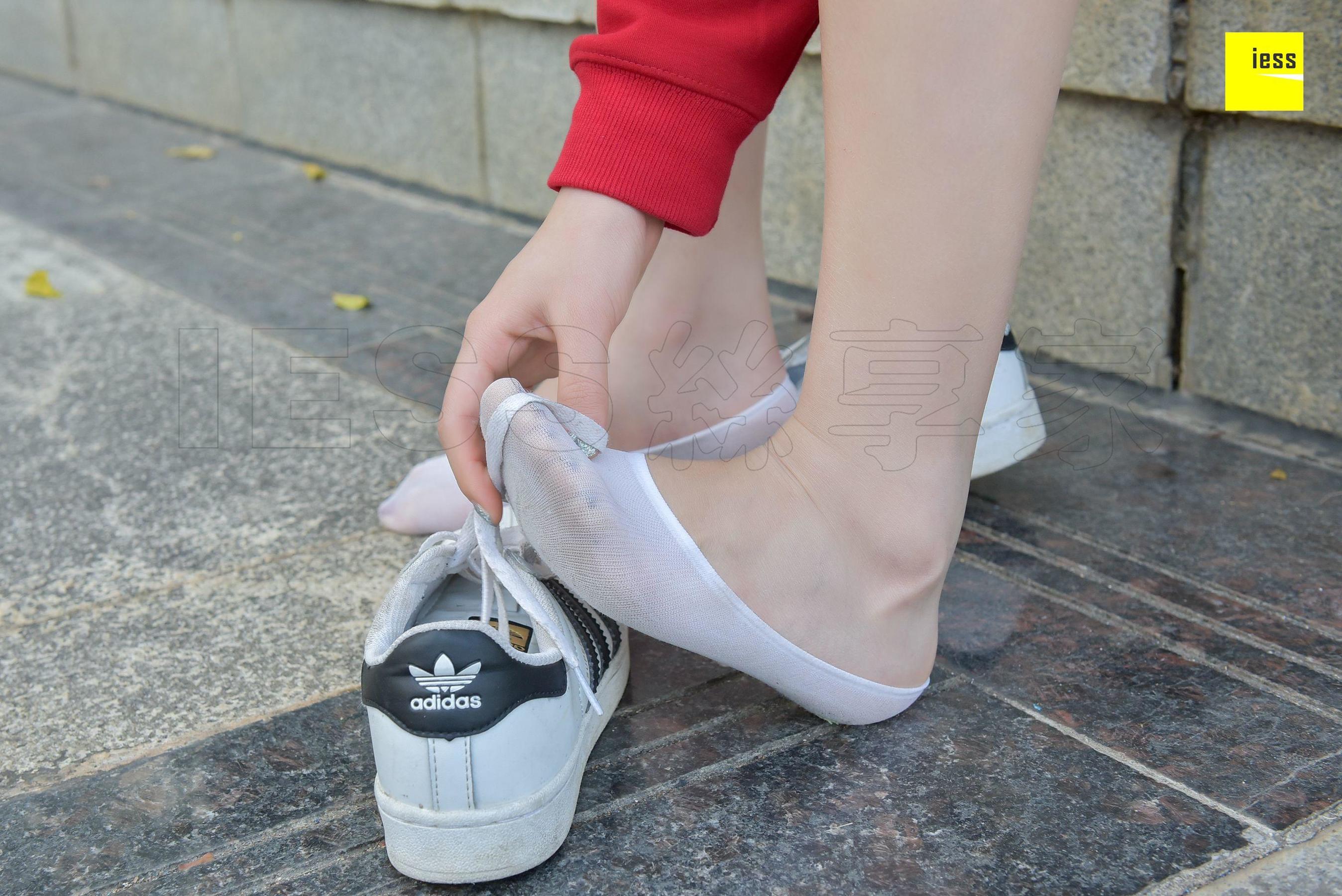 七七《卫衣与白色船袜》 [异思趣向IESS] 丝享家159 写真集