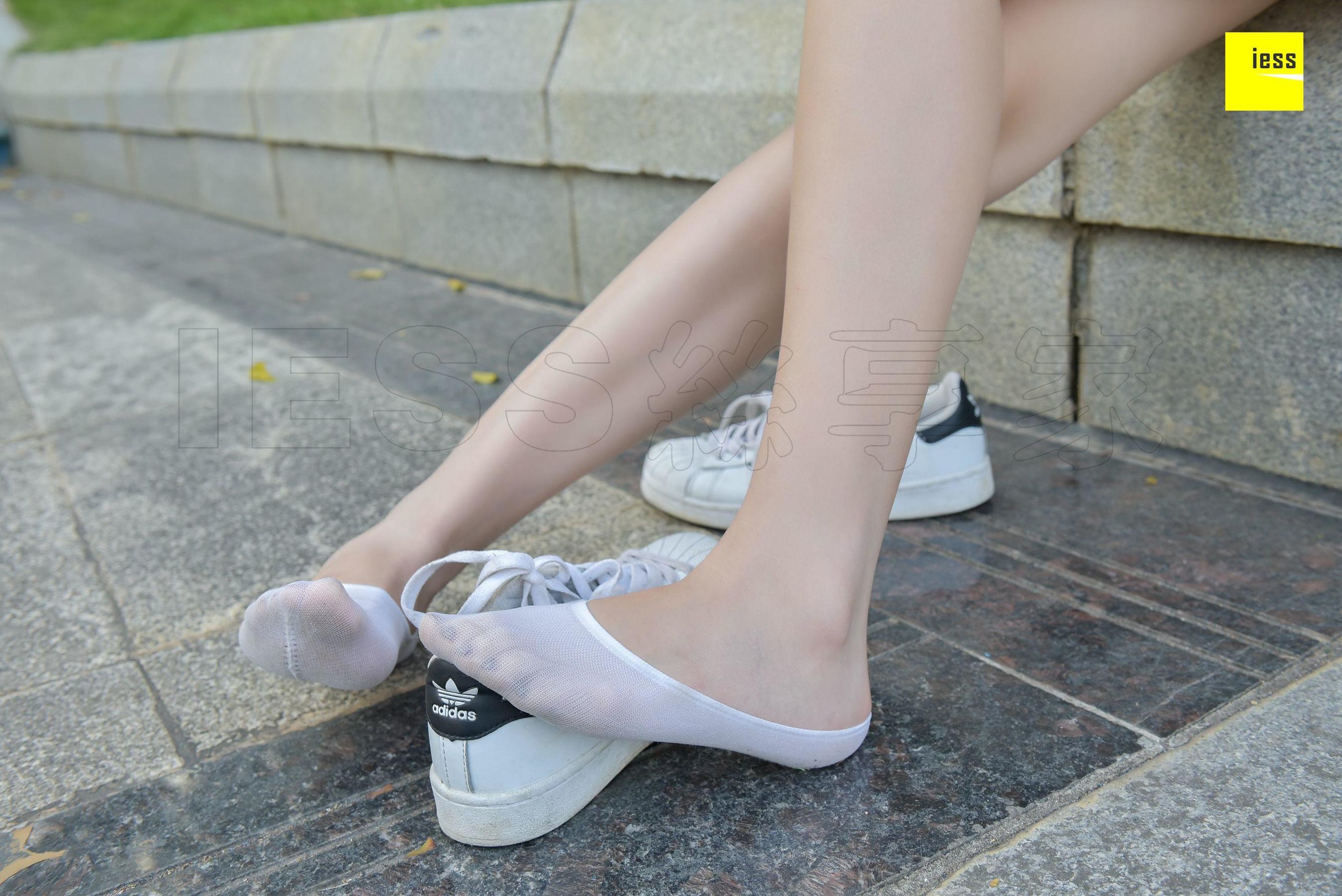 七七《卫衣与白色船袜》 [异思趣向IESS] 丝享家159 写真集