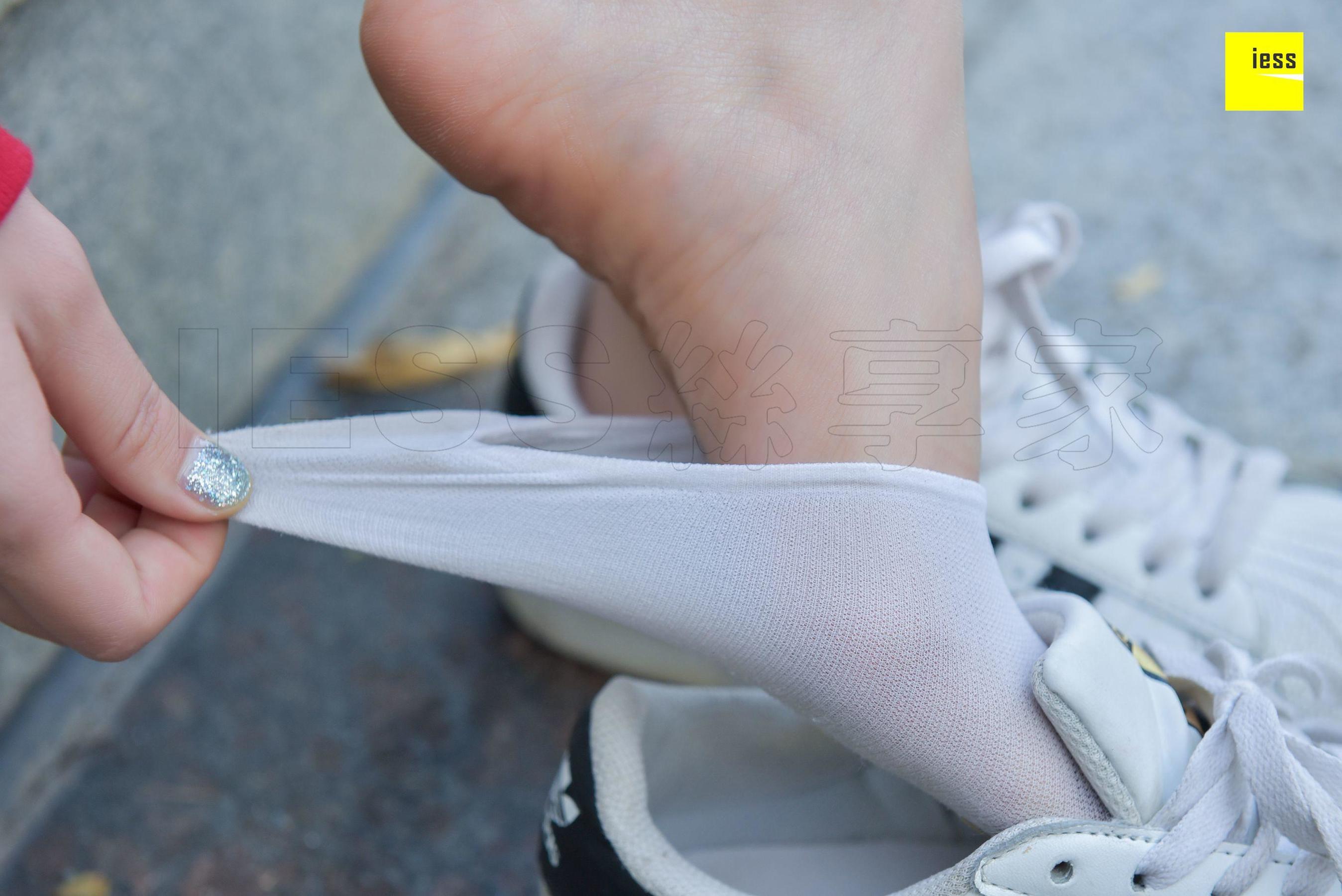 七七《卫衣与白色船袜》 [异思趣向IESS] 丝享家159 写真集