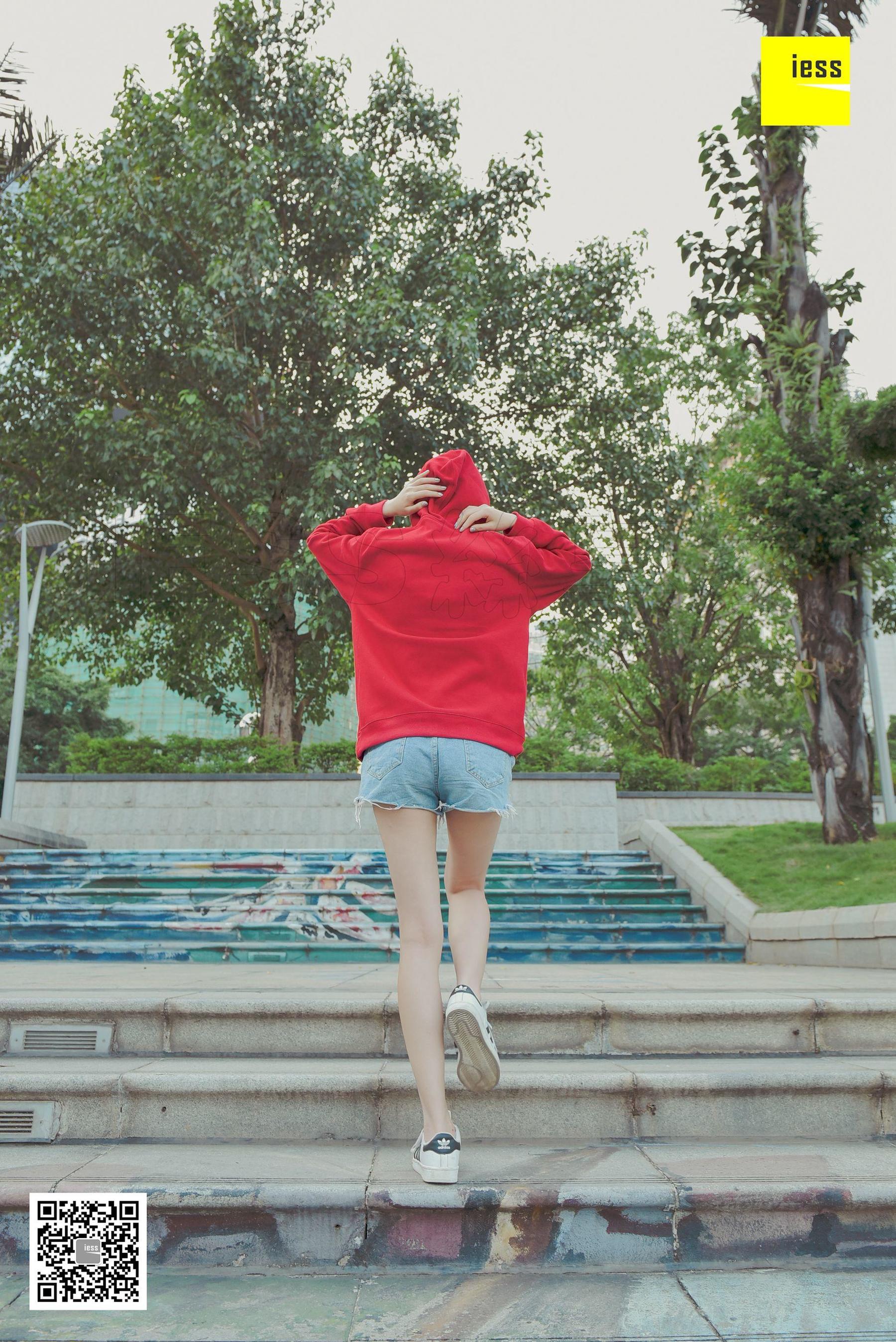 七七《卫衣与白色船袜》 [异思趣向IESS] 丝享家159 写真集