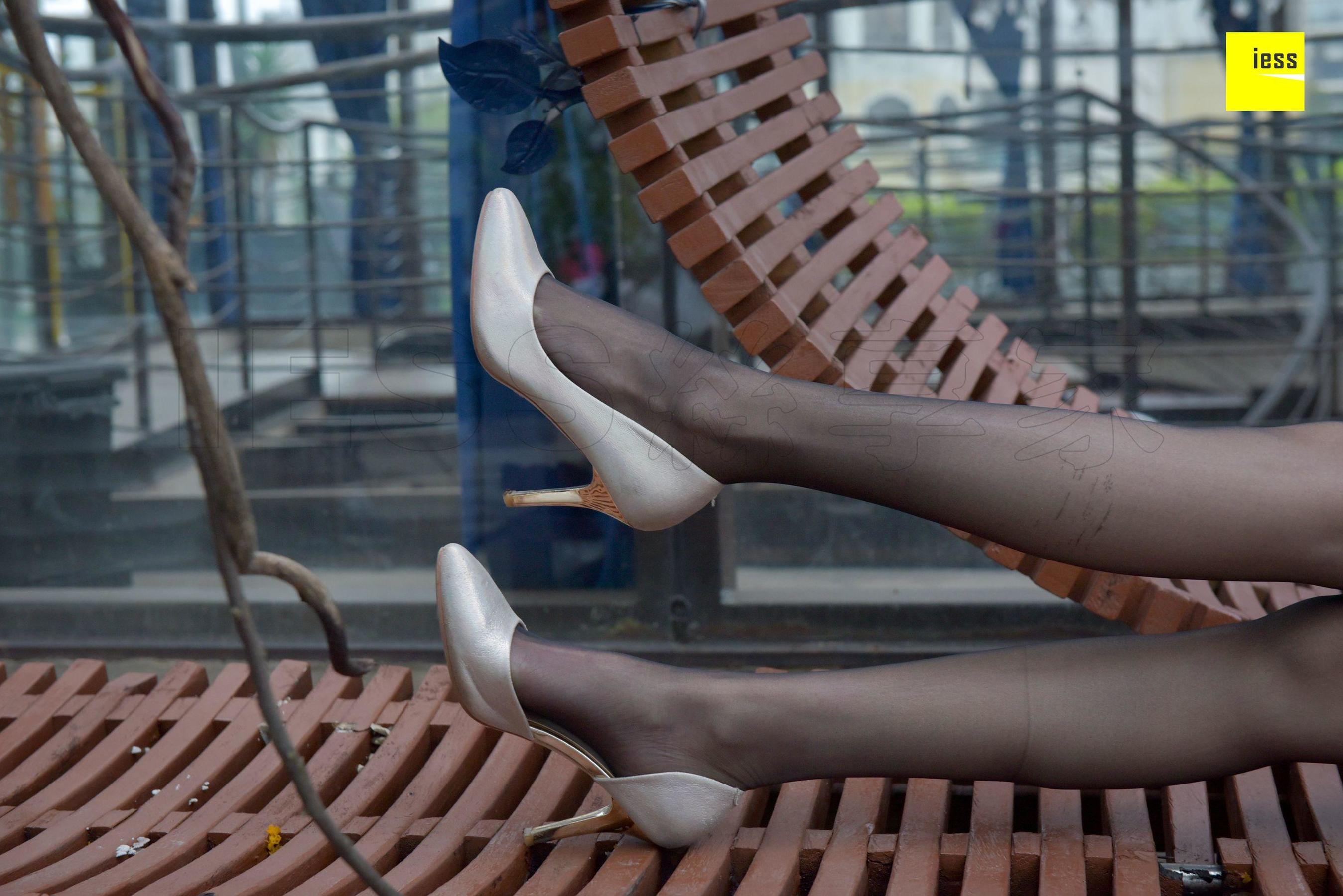 永英《雨后的黑丝》 [异思趣向IESS] 丝享家160 写真集