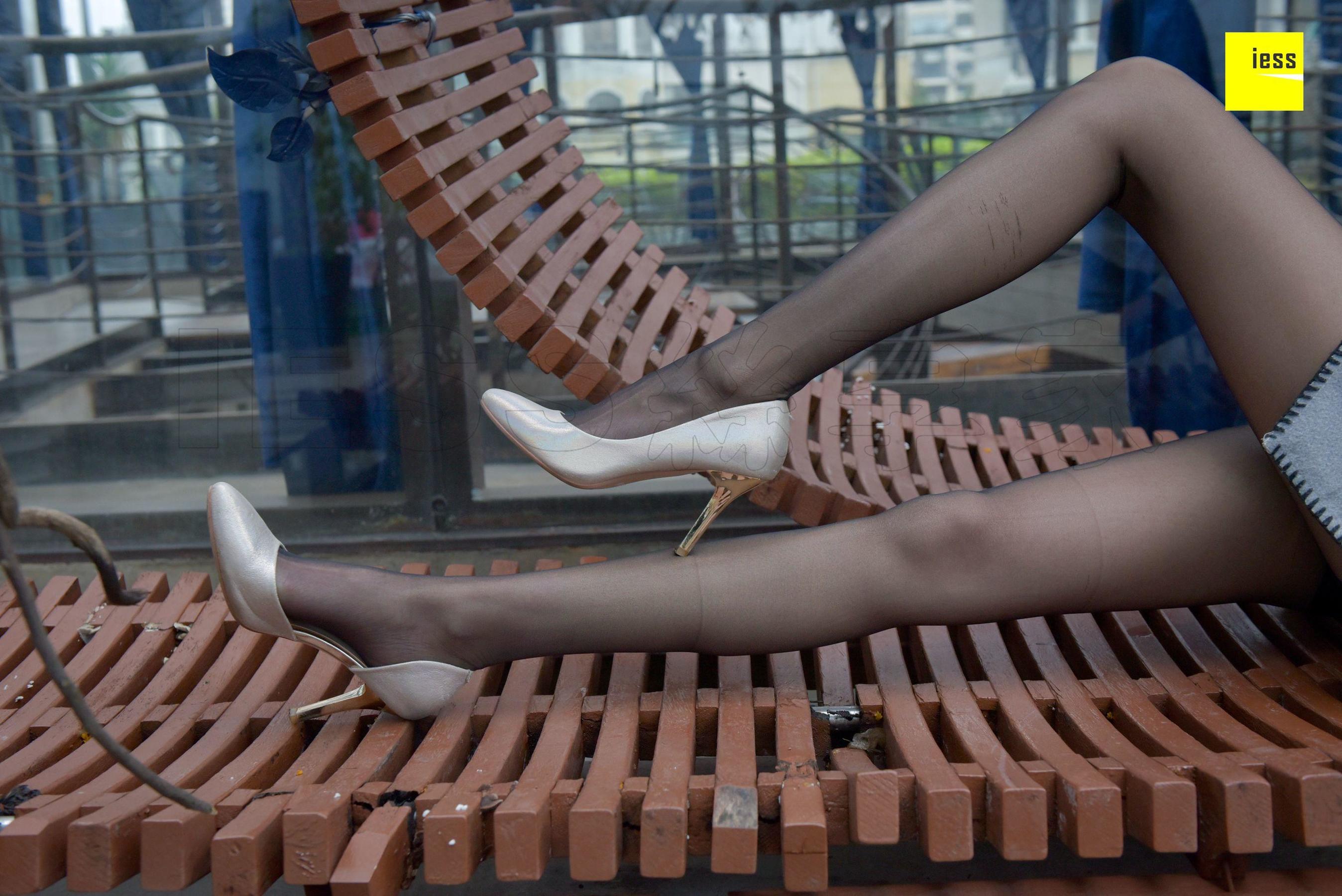 永英《雨后的黑丝》 [异思趣向IESS] 丝享家160 写真集