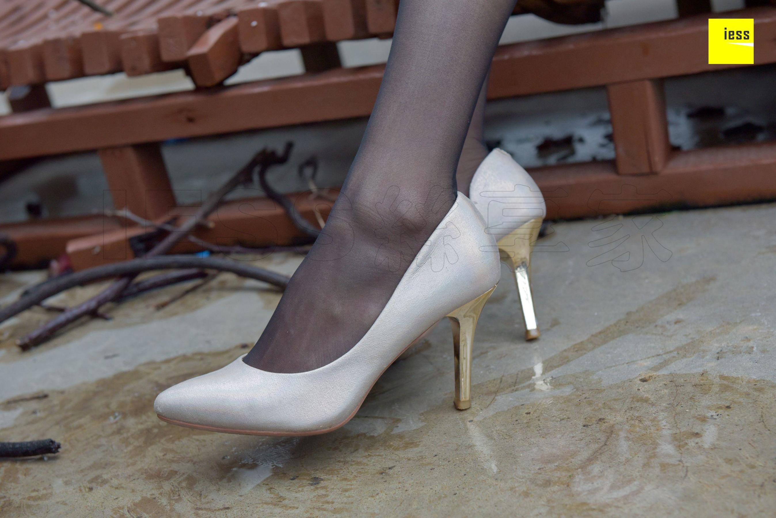 永英《雨后的黑丝》 [异思趣向IESS] 丝享家160 写真集