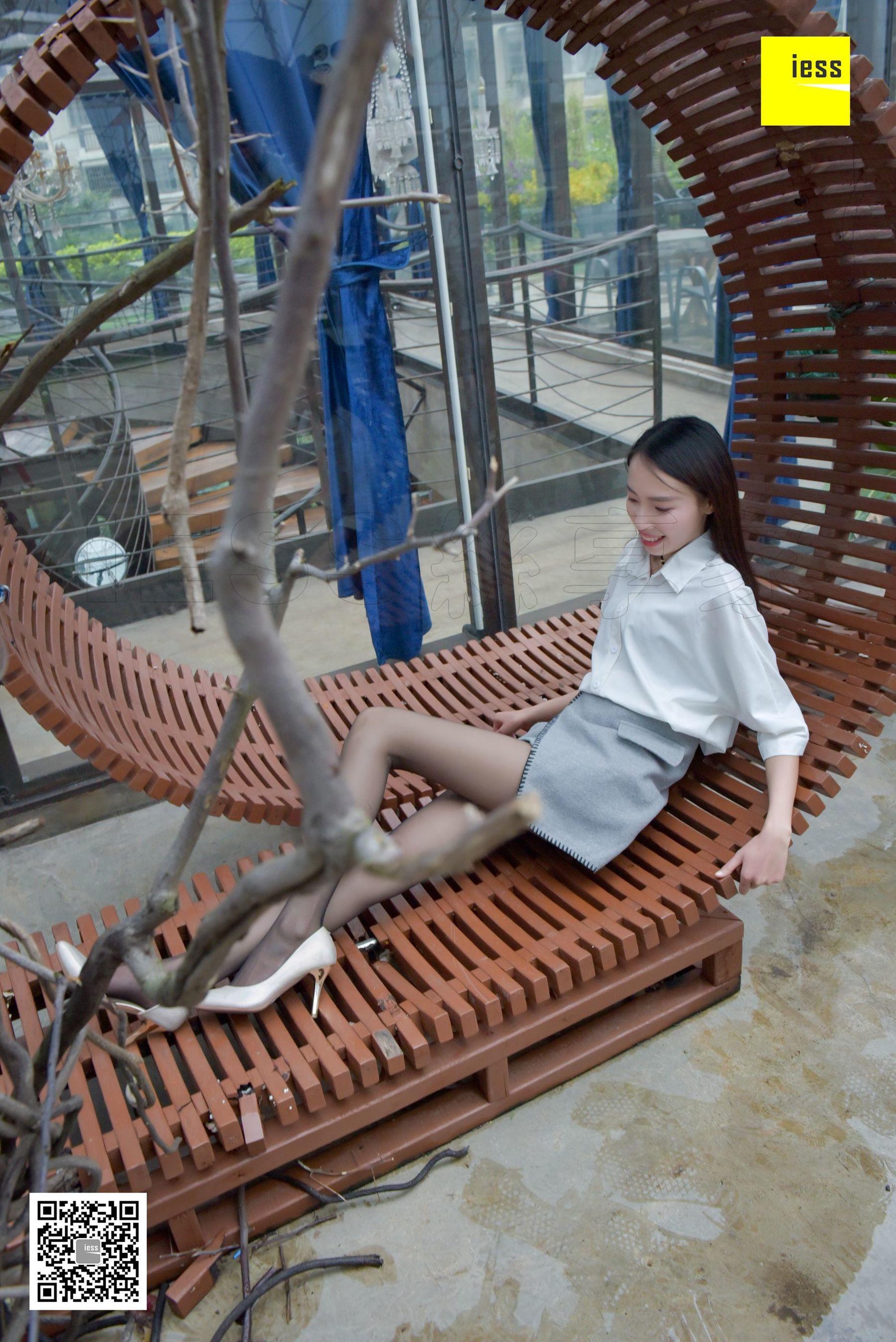 永英《雨后的黑丝》 [异思趣向IESS] 丝享家160 写真集