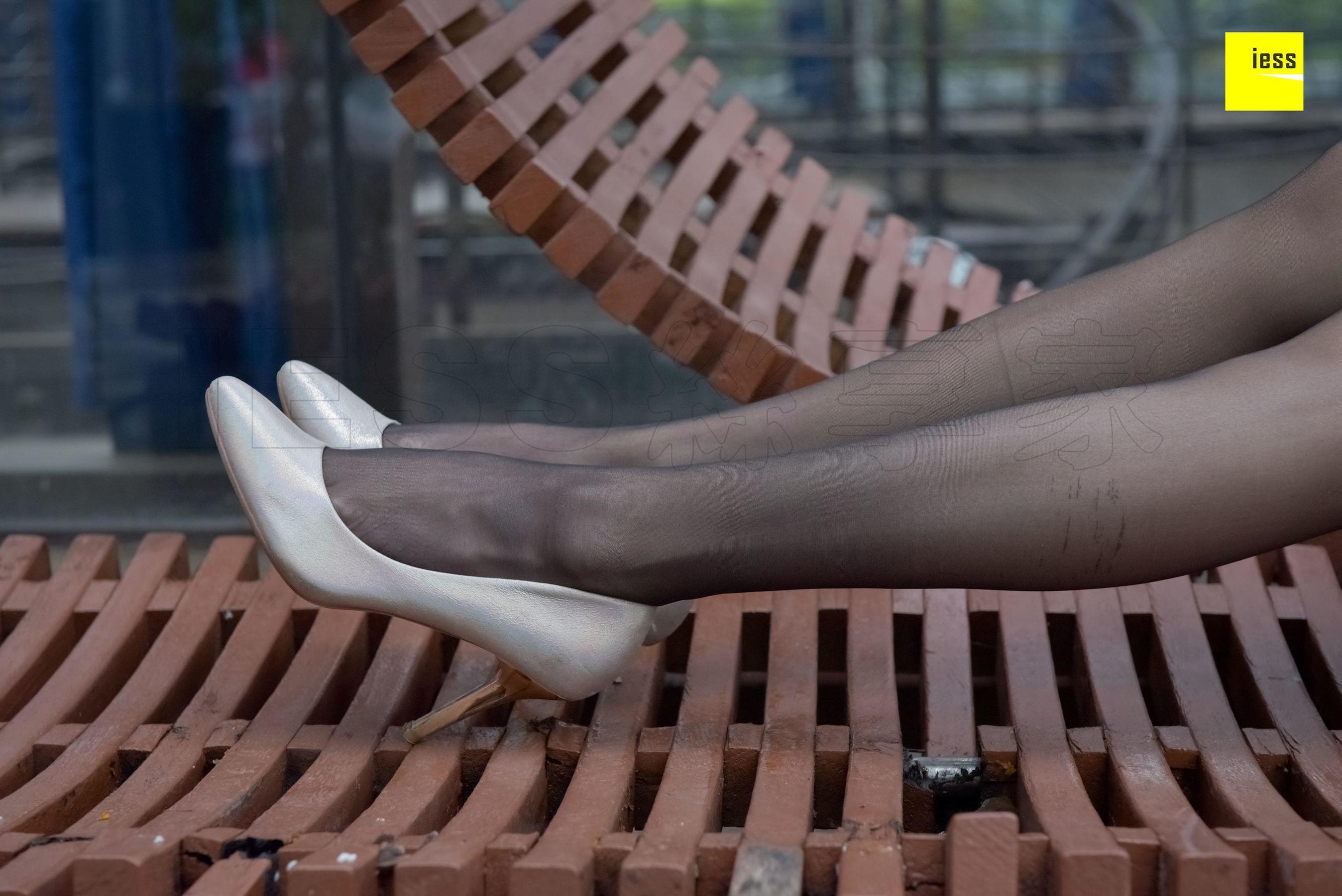 永英《雨后的黑丝》 [异思趣向IESS] 丝享家160 写真集