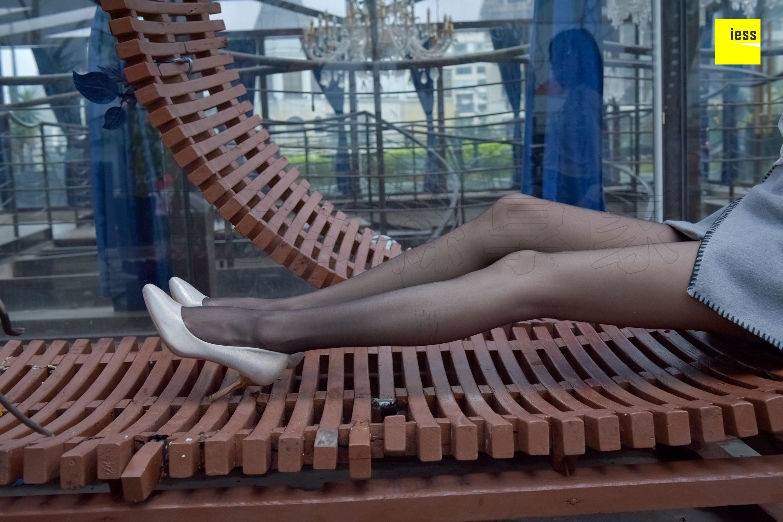 永英《雨后的黑丝》 [异思趣向IESS] 丝享家160 写真集