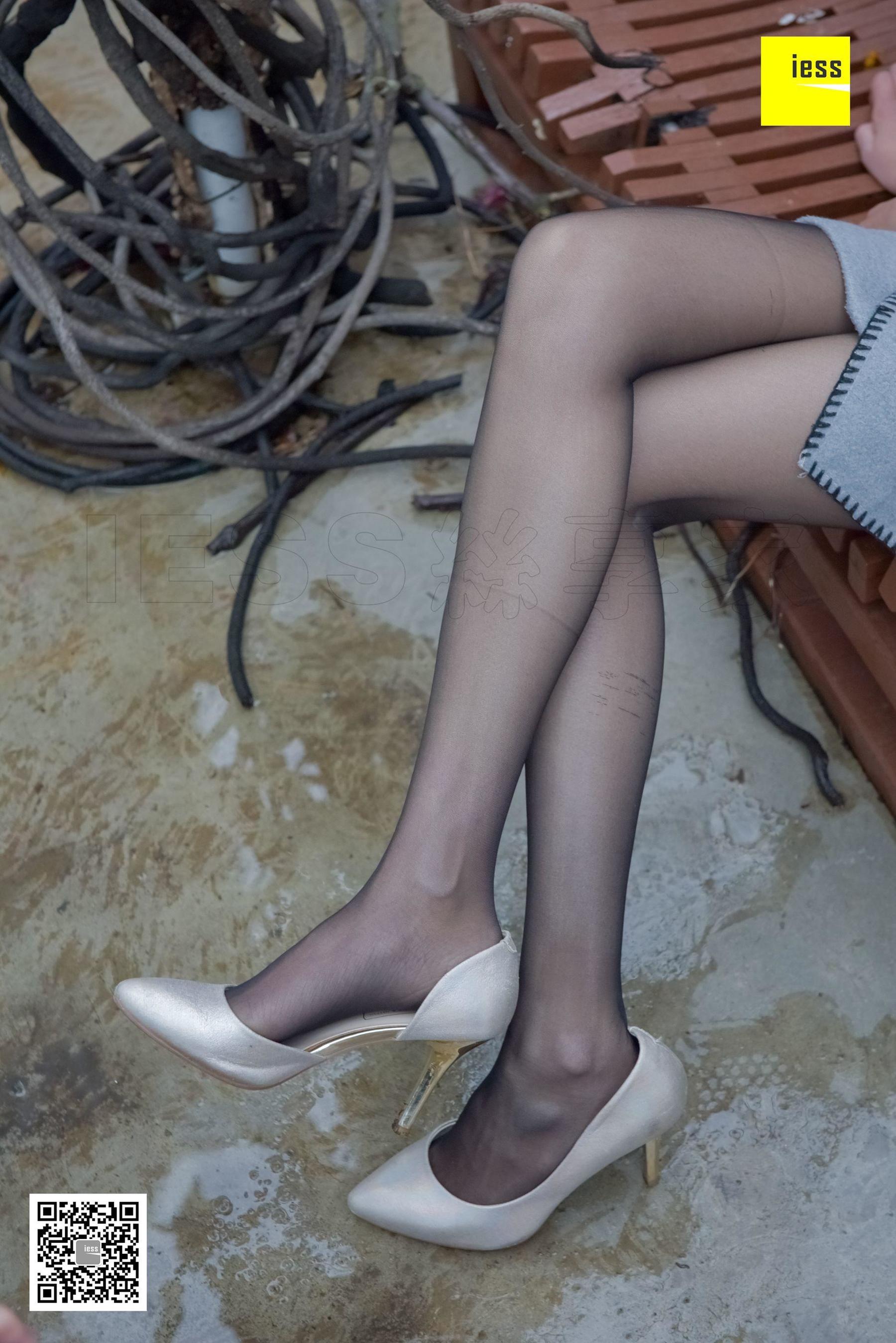 永英《雨后的黑丝》 [异思趣向IESS] 丝享家160 写真集