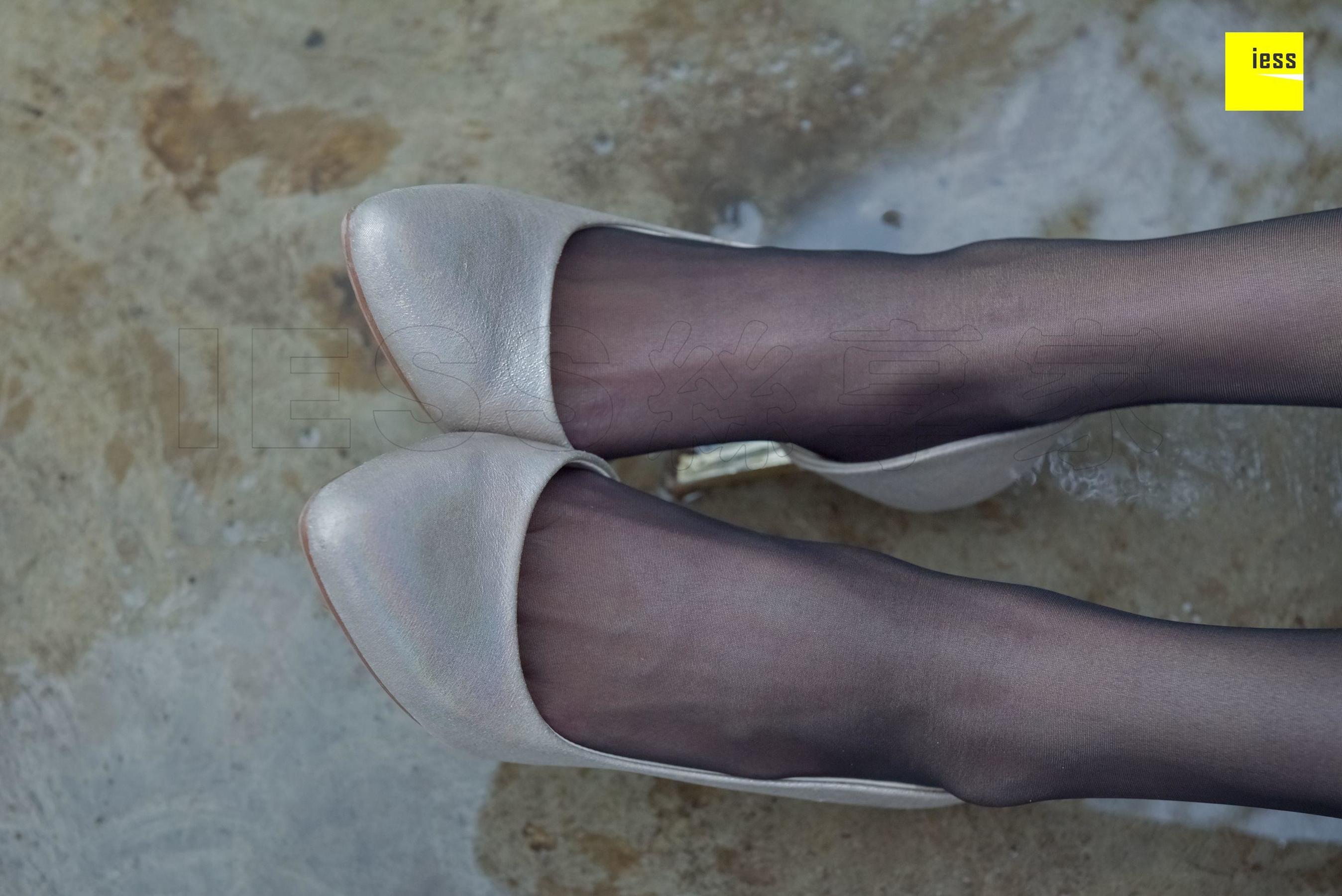 永英《雨后的黑丝》 [异思趣向IESS] 丝享家160 写真集