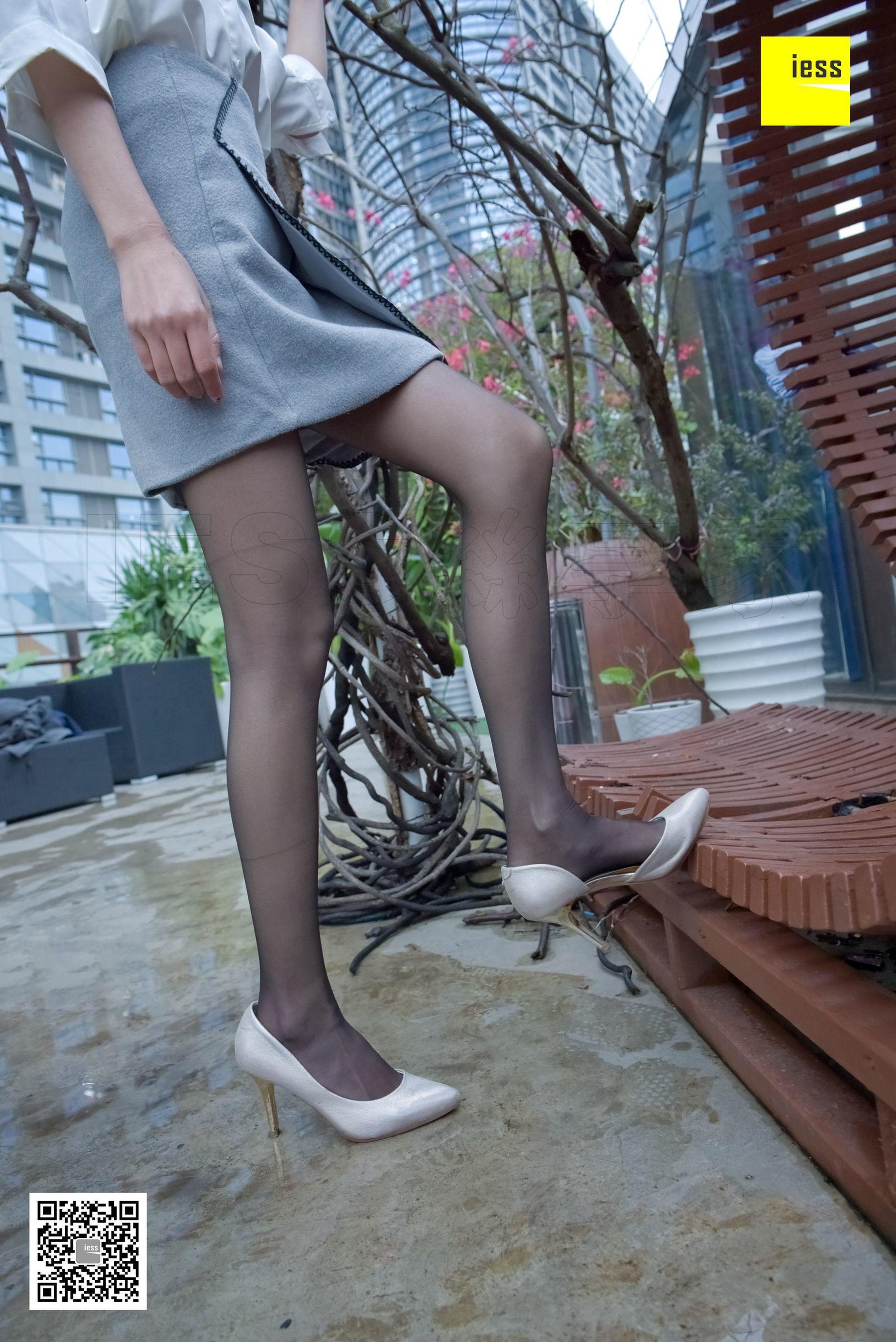 永英《雨后的黑丝》 [异思趣向IESS] 丝享家160 写真集