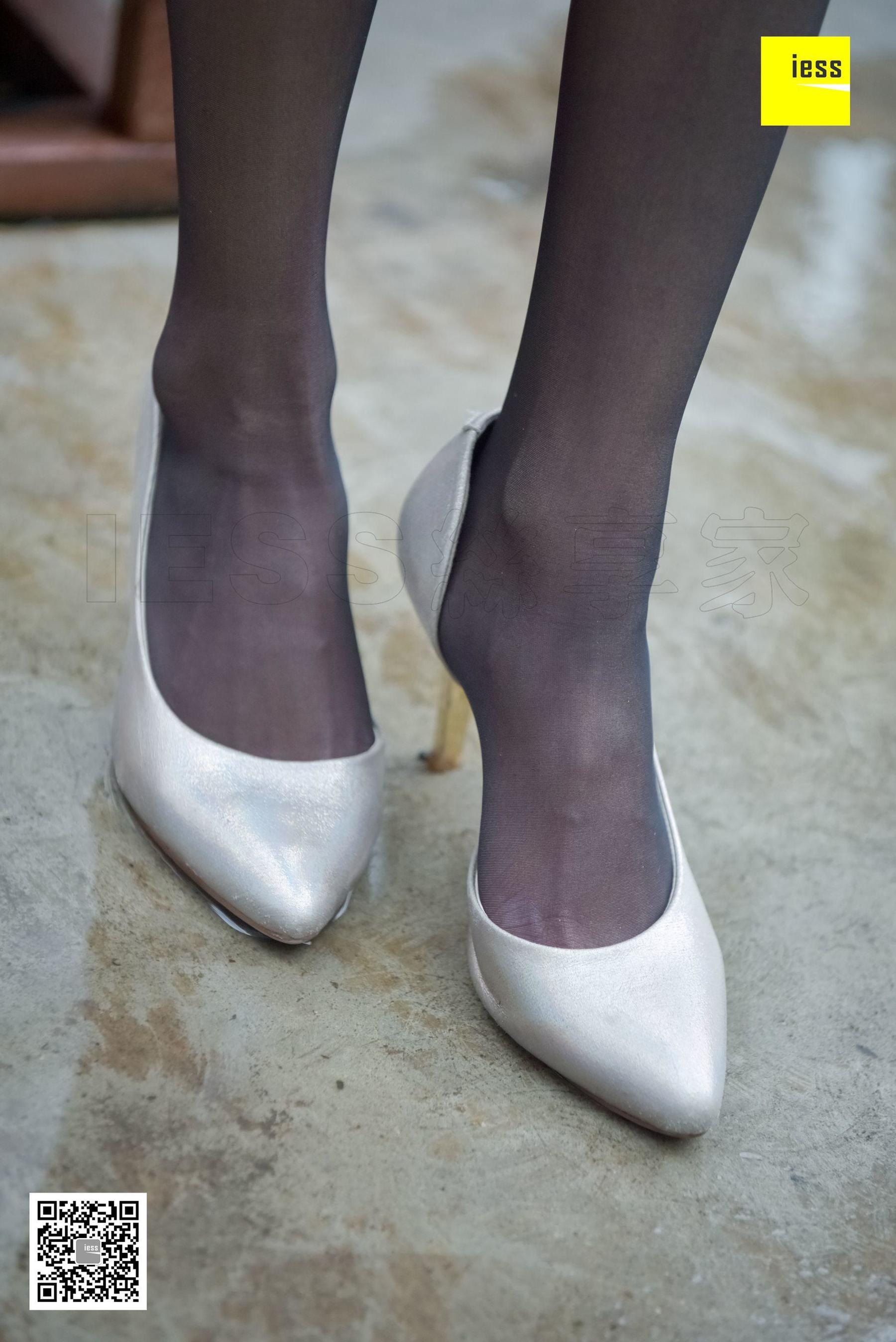 永英《雨后的黑丝》 [异思趣向IESS] 丝享家160 写真集