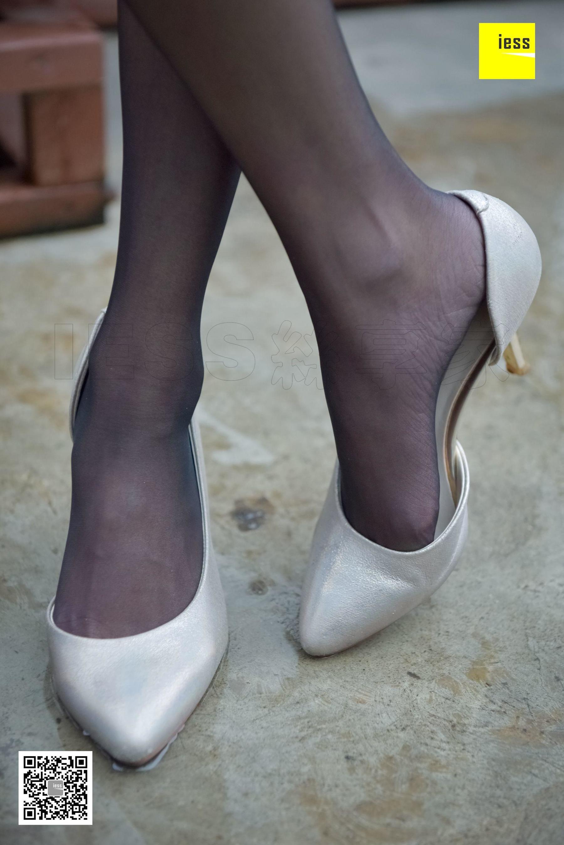 永英《雨后的黑丝》 [异思趣向IESS] 丝享家160 写真集