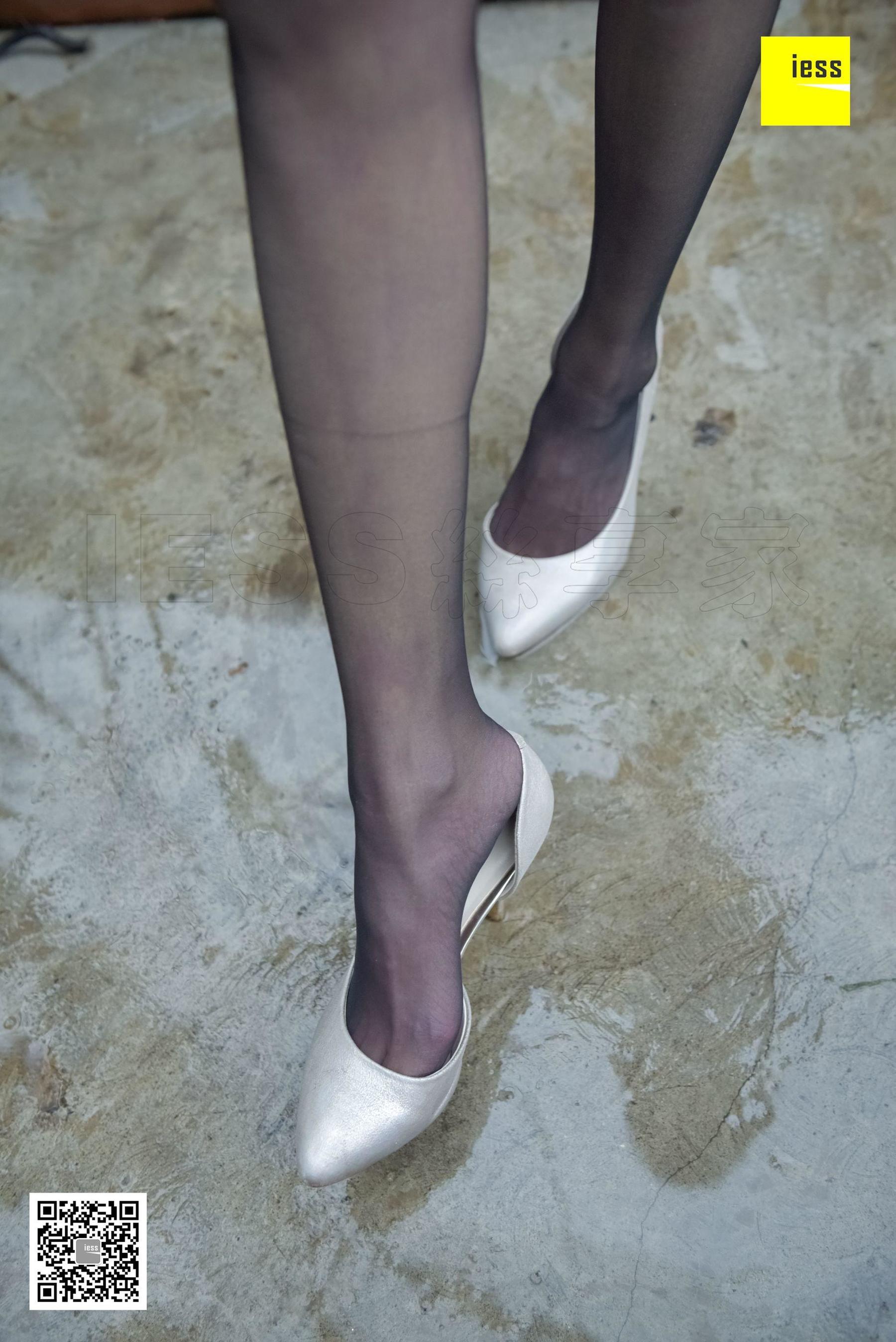 永英《雨后的黑丝》 [异思趣向IESS] 丝享家160 写真集