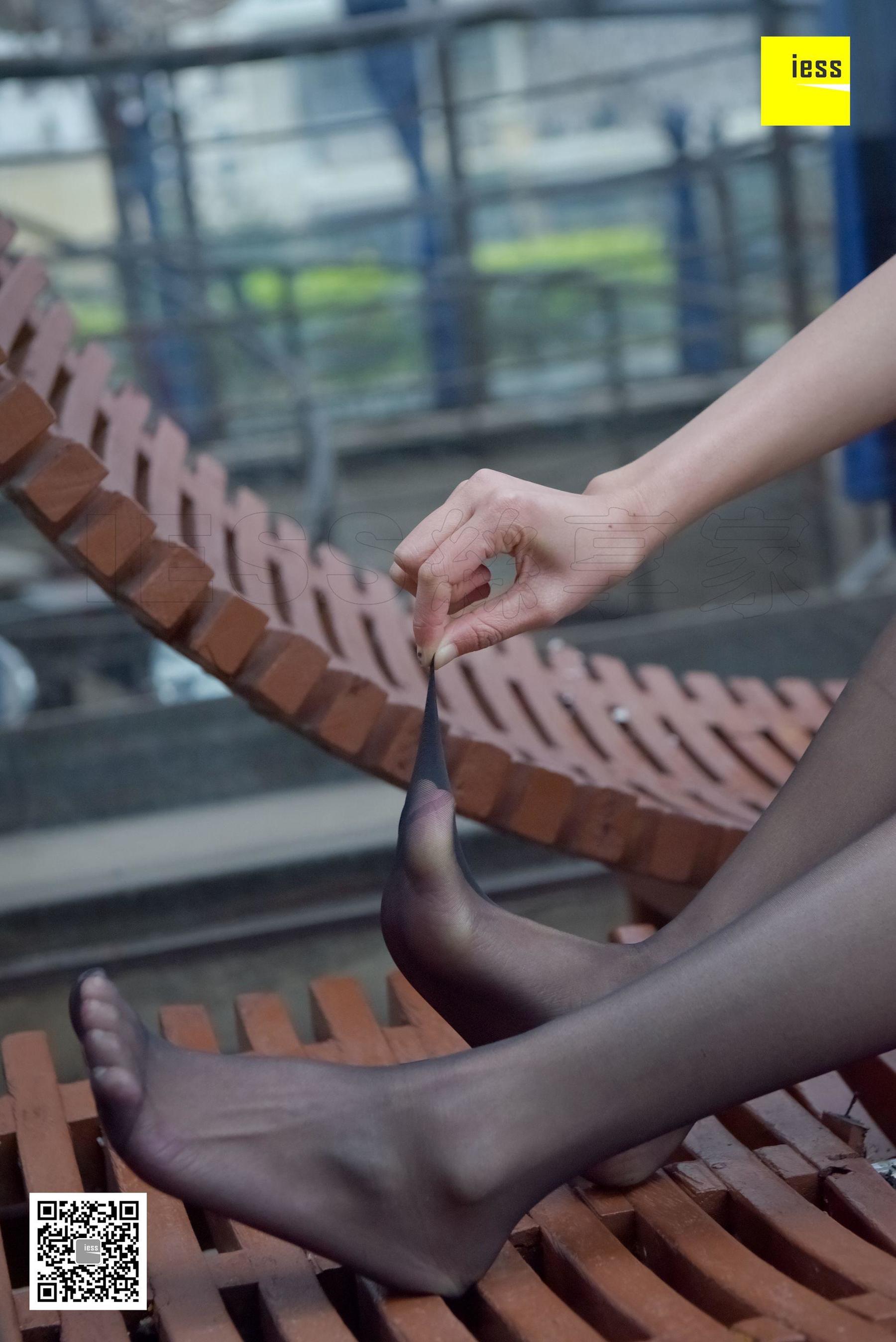 永英《雨后的黑丝》 [异思趣向IESS] 丝享家160 写真集