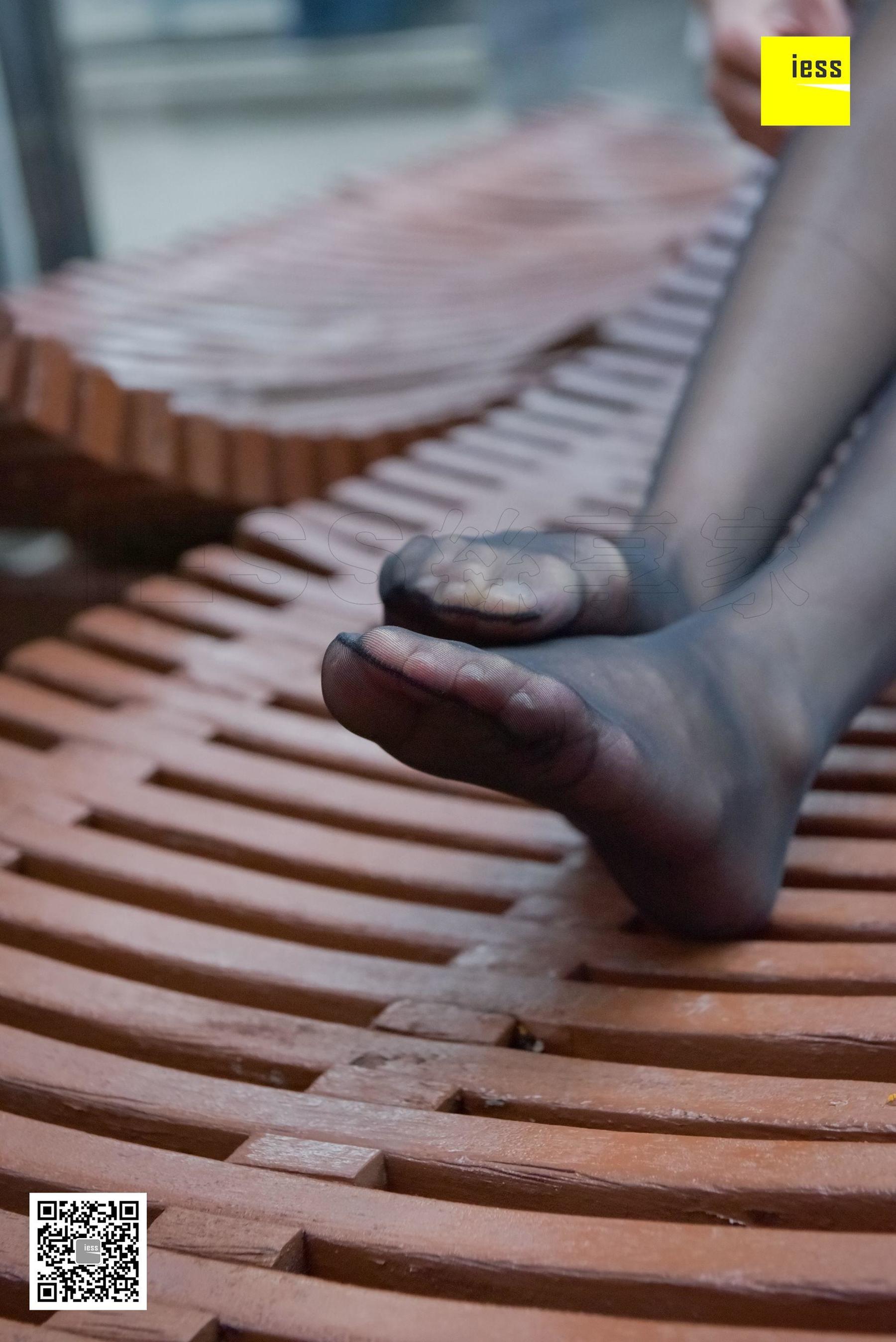 永英《雨后的黑丝》 [异思趣向IESS] 丝享家160 写真集