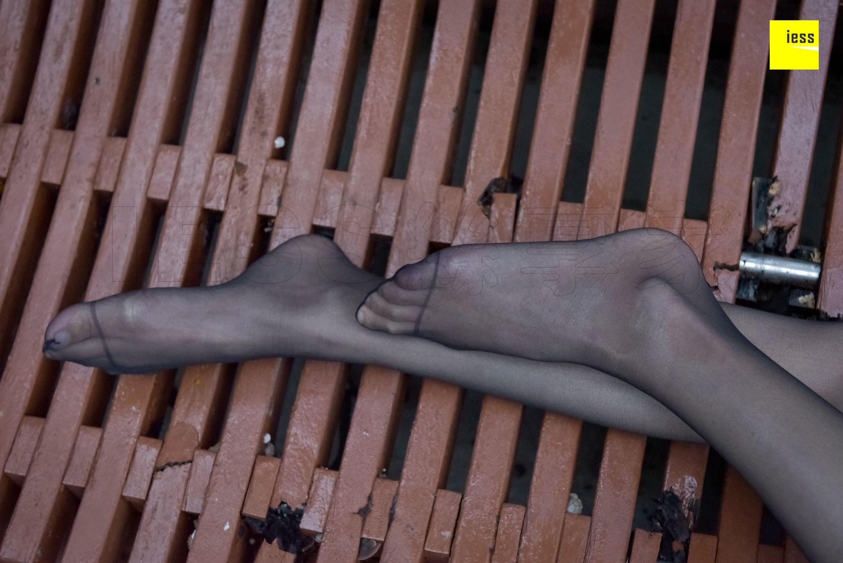 永英《雨后的黑丝》 [异思趣向IESS] 丝享家160 写真集