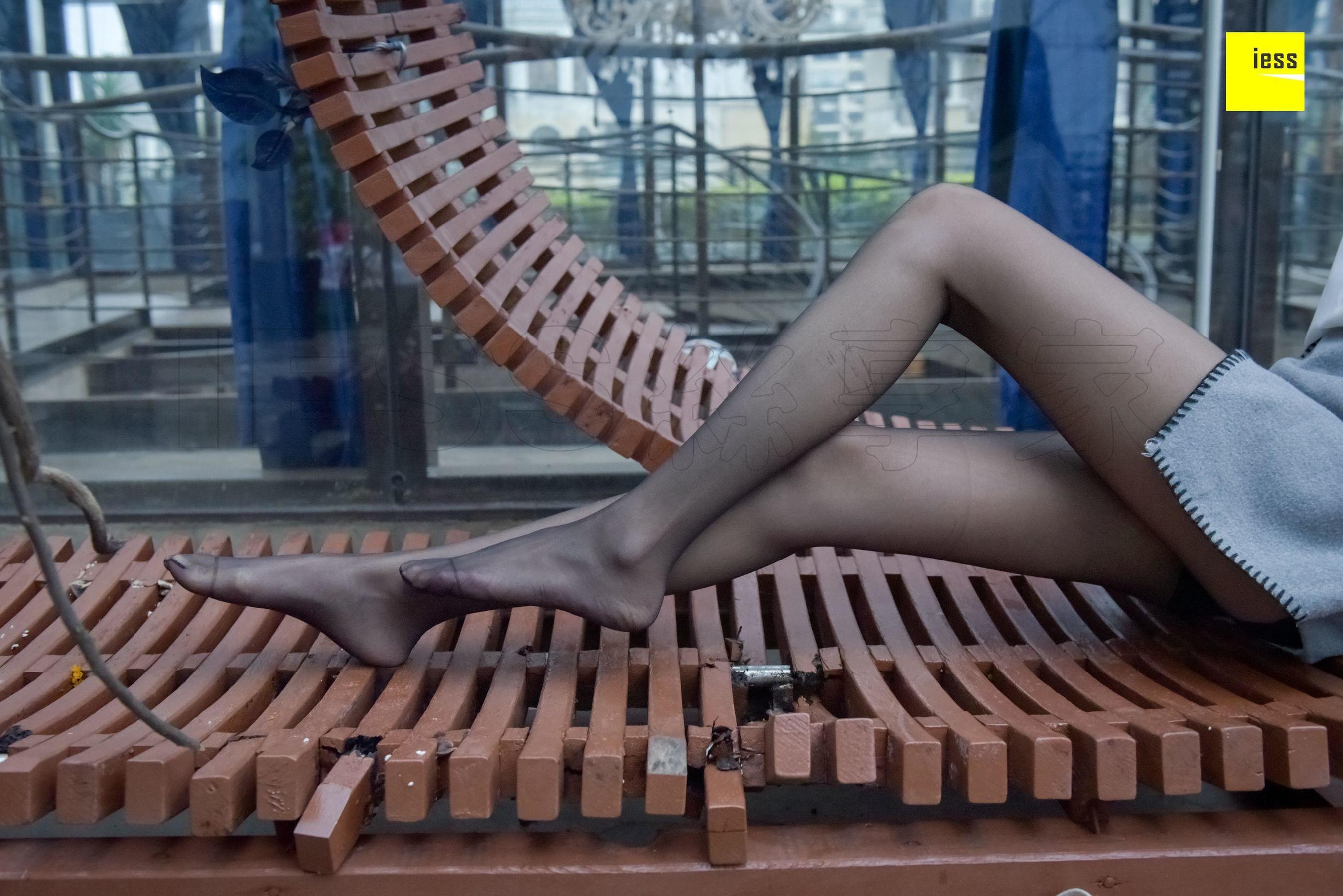 永英《雨后的黑丝》 [异思趣向IESS] 丝享家160 写真集