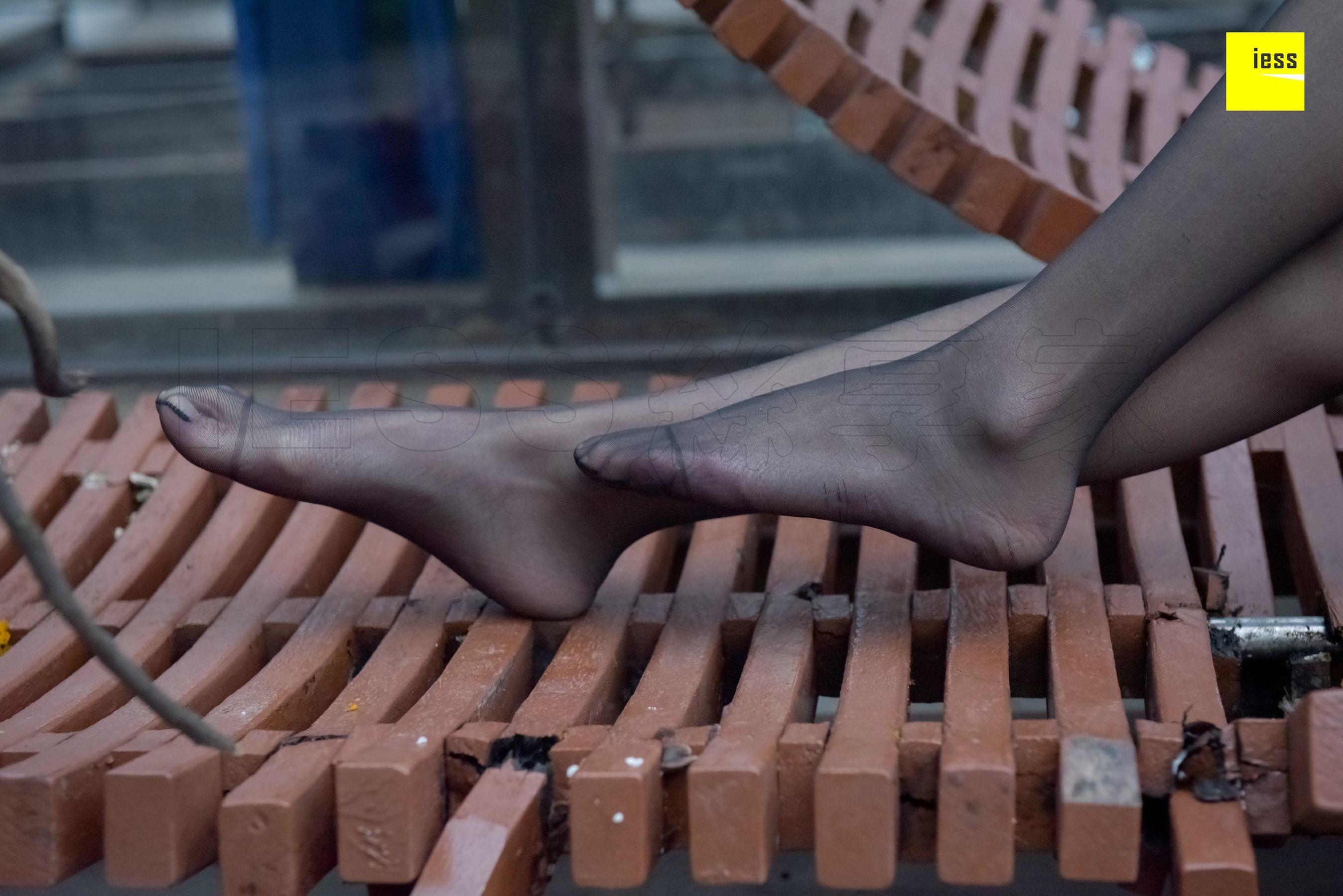 永英《雨后的黑丝》 [异思趣向IESS] 丝享家160 写真集