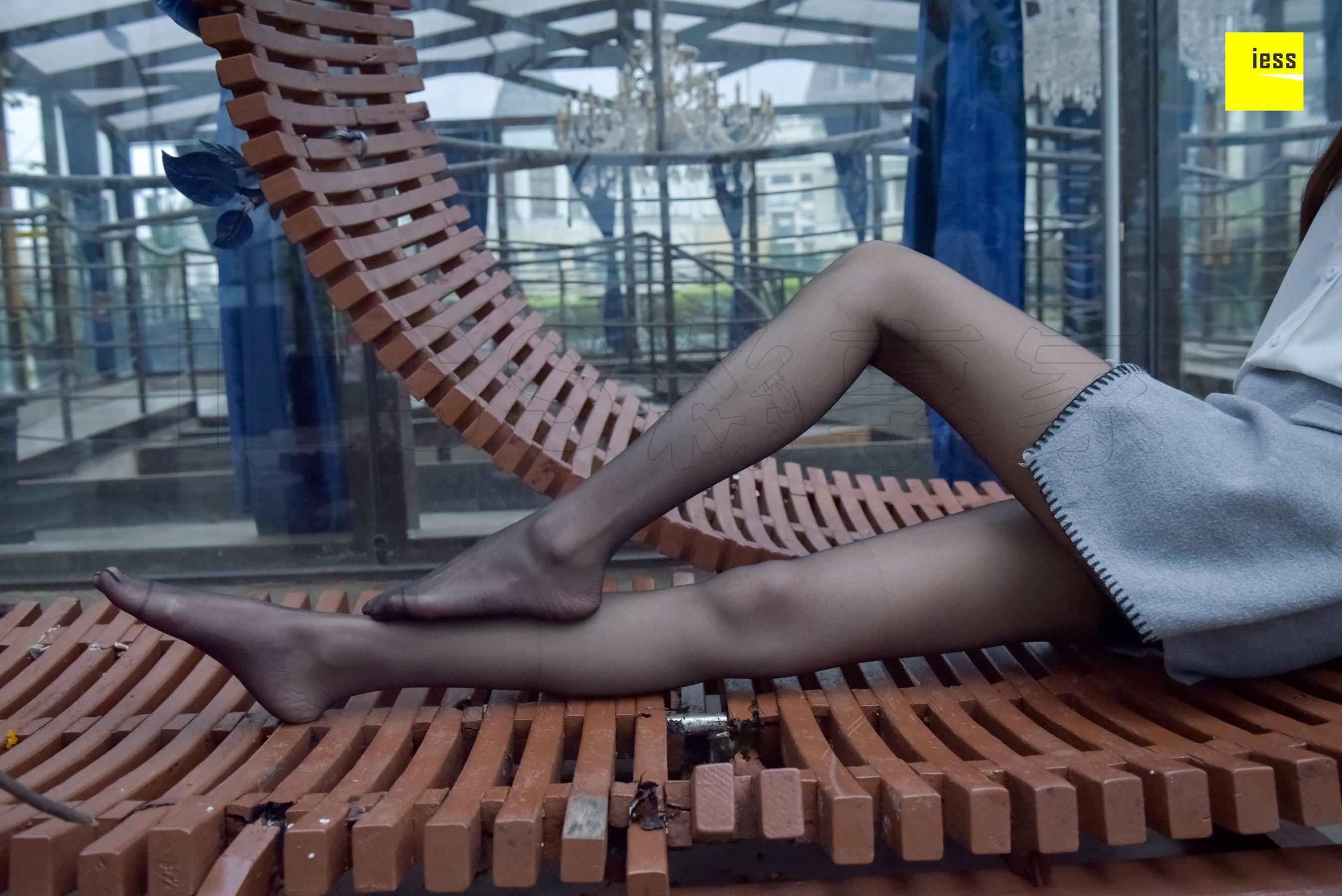 永英《雨后的黑丝》 [异思趣向IESS] 丝享家160 写真集