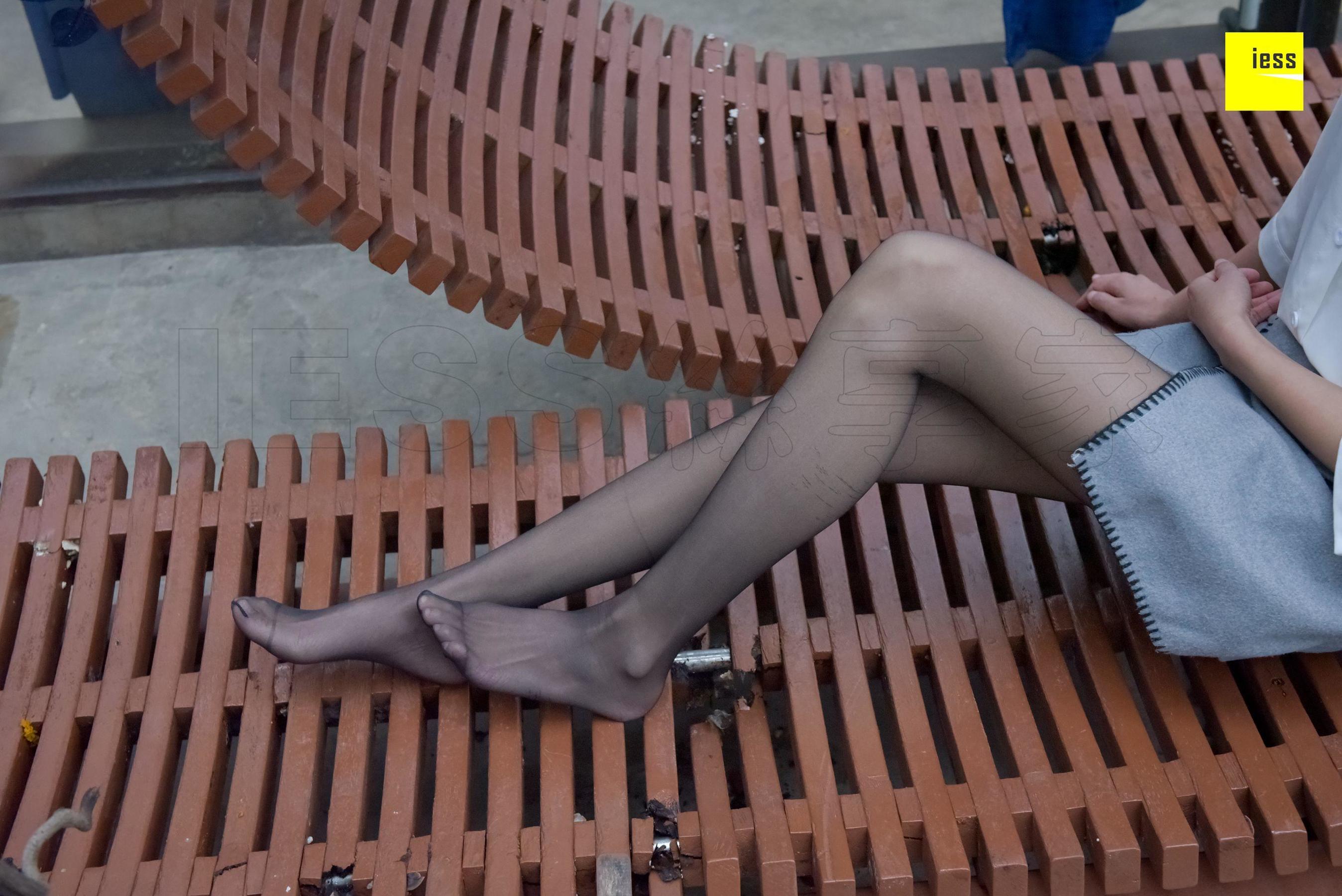 永英《雨后的黑丝》 [异思趣向IESS] 丝享家160 写真集