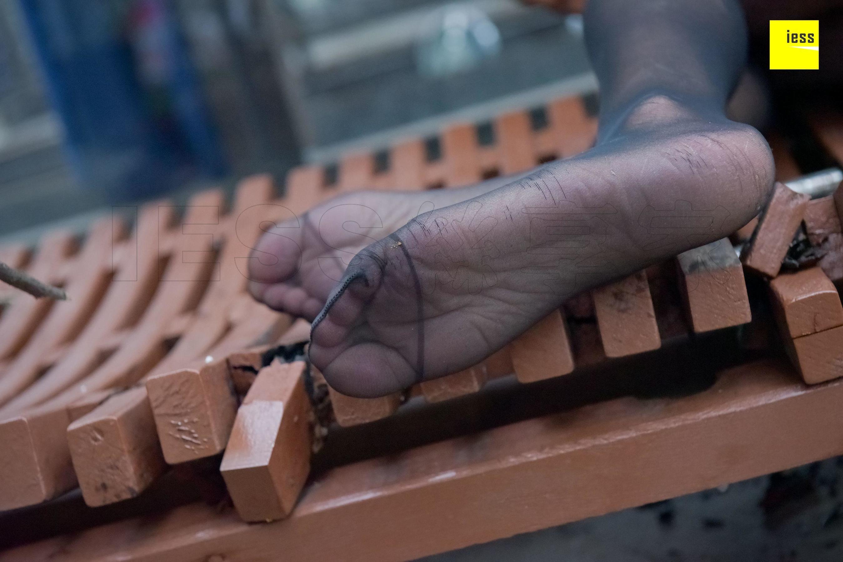 永英《雨后的黑丝》 [异思趣向IESS] 丝享家160 写真集