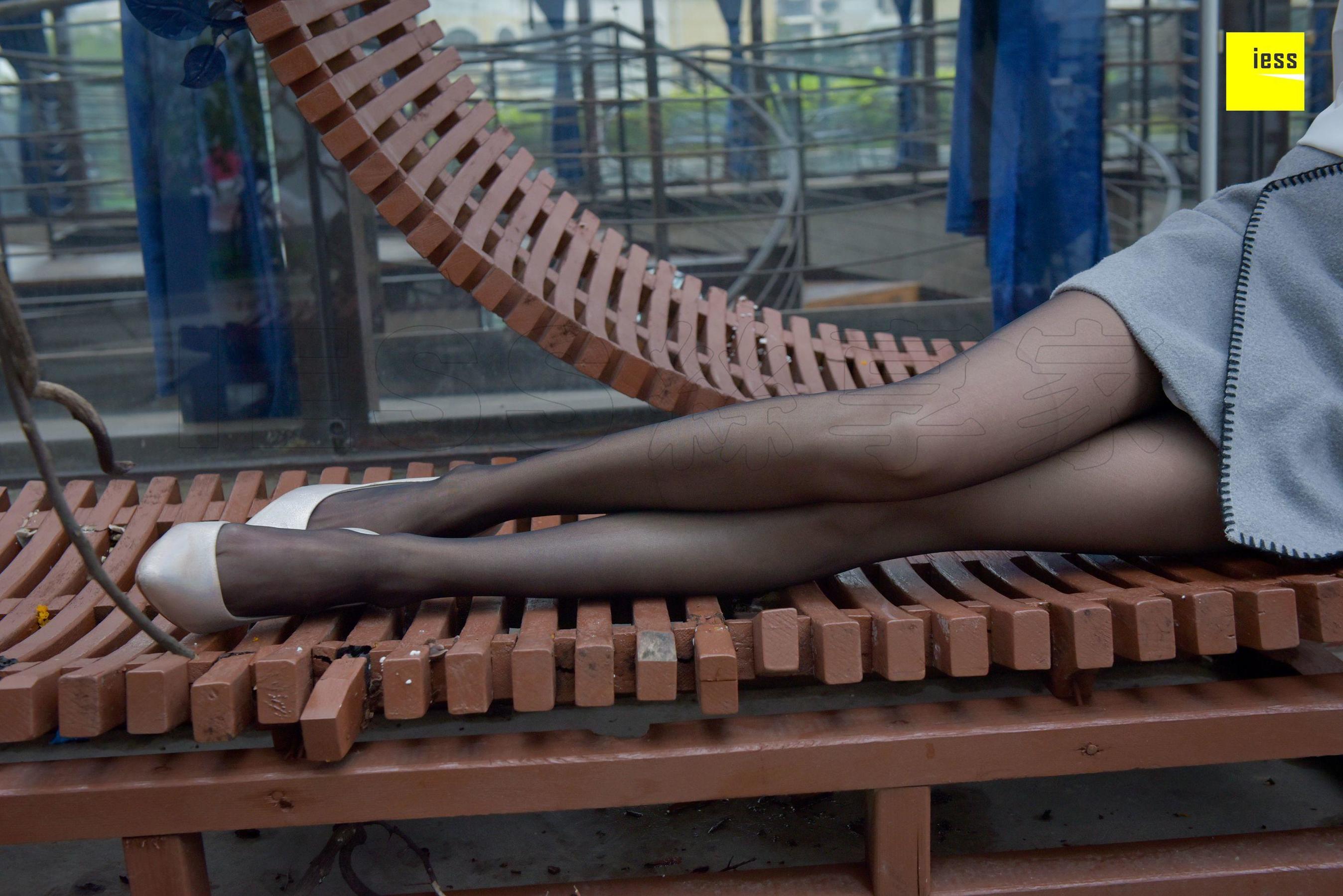 永英《雨后的黑丝》 [异思趣向IESS] 丝享家160 写真集