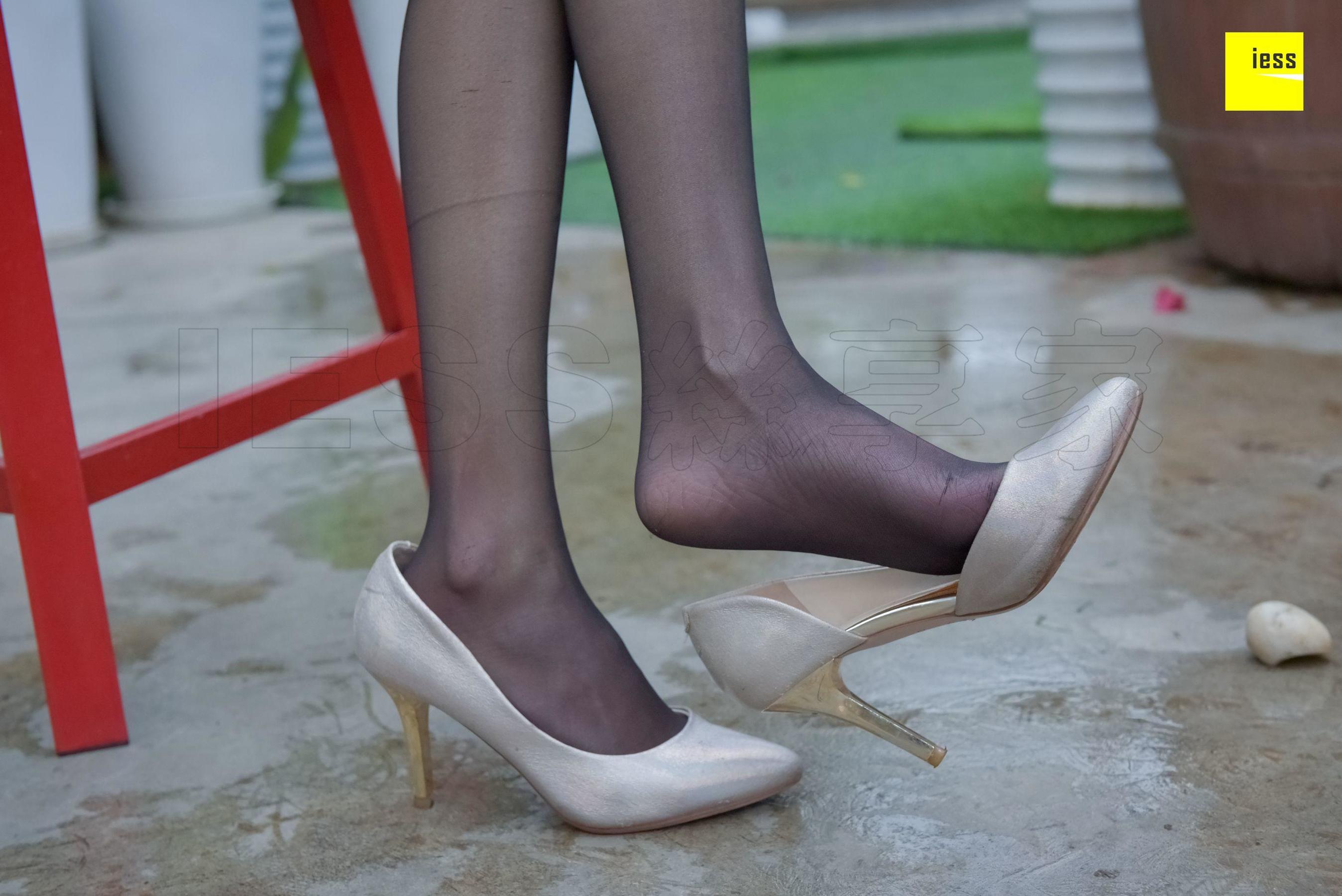 永英《雨后的黑丝》 [异思趣向IESS] 丝享家160 写真集