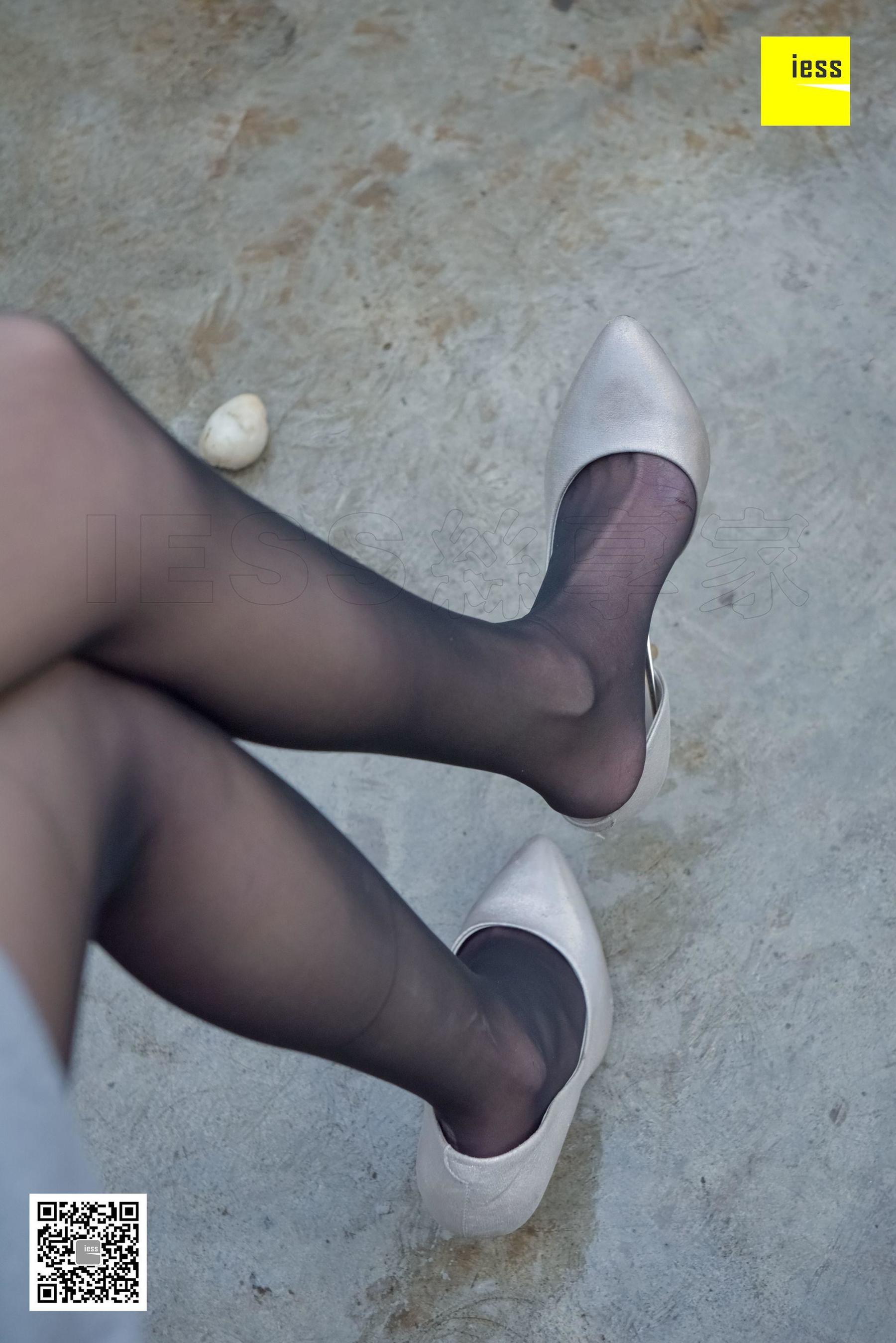 永英《雨后的黑丝》 [异思趣向IESS] 丝享家160 写真集