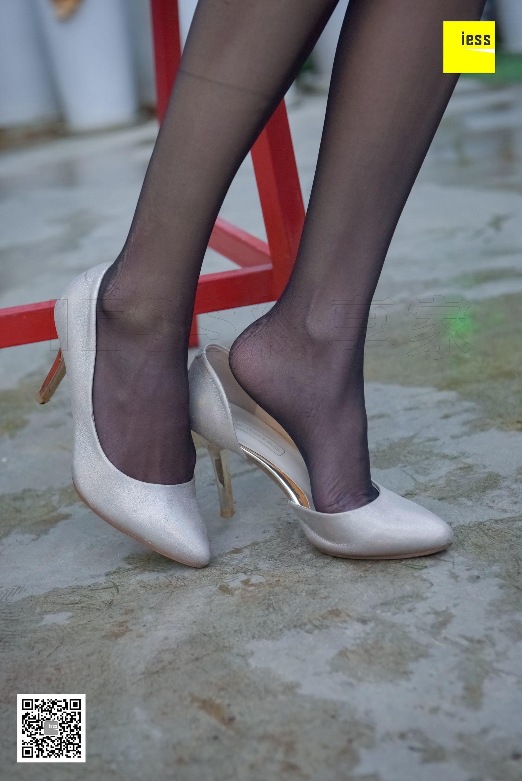 永英《雨后的黑丝》 [异思趣向IESS] 丝享家160 写真集