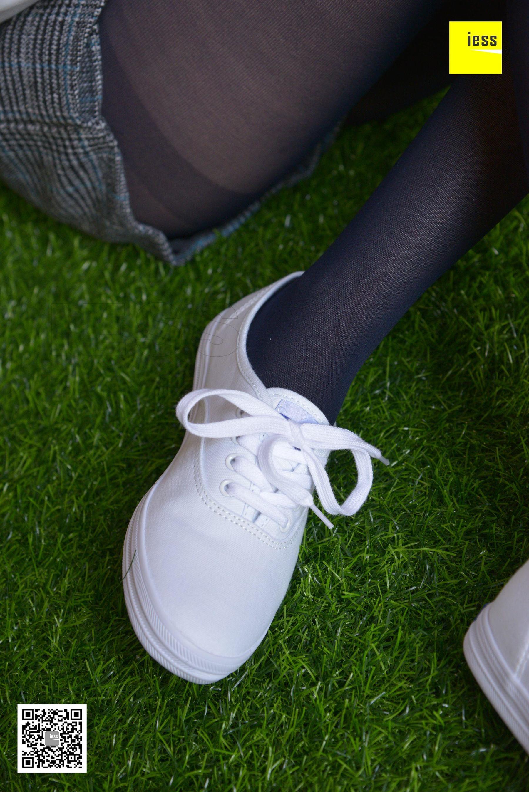 佳爷《佳爷的宝蓝色厚丝》[异思趣向IESS] 丝享家【魔鬼周三】特刊05期 写真集